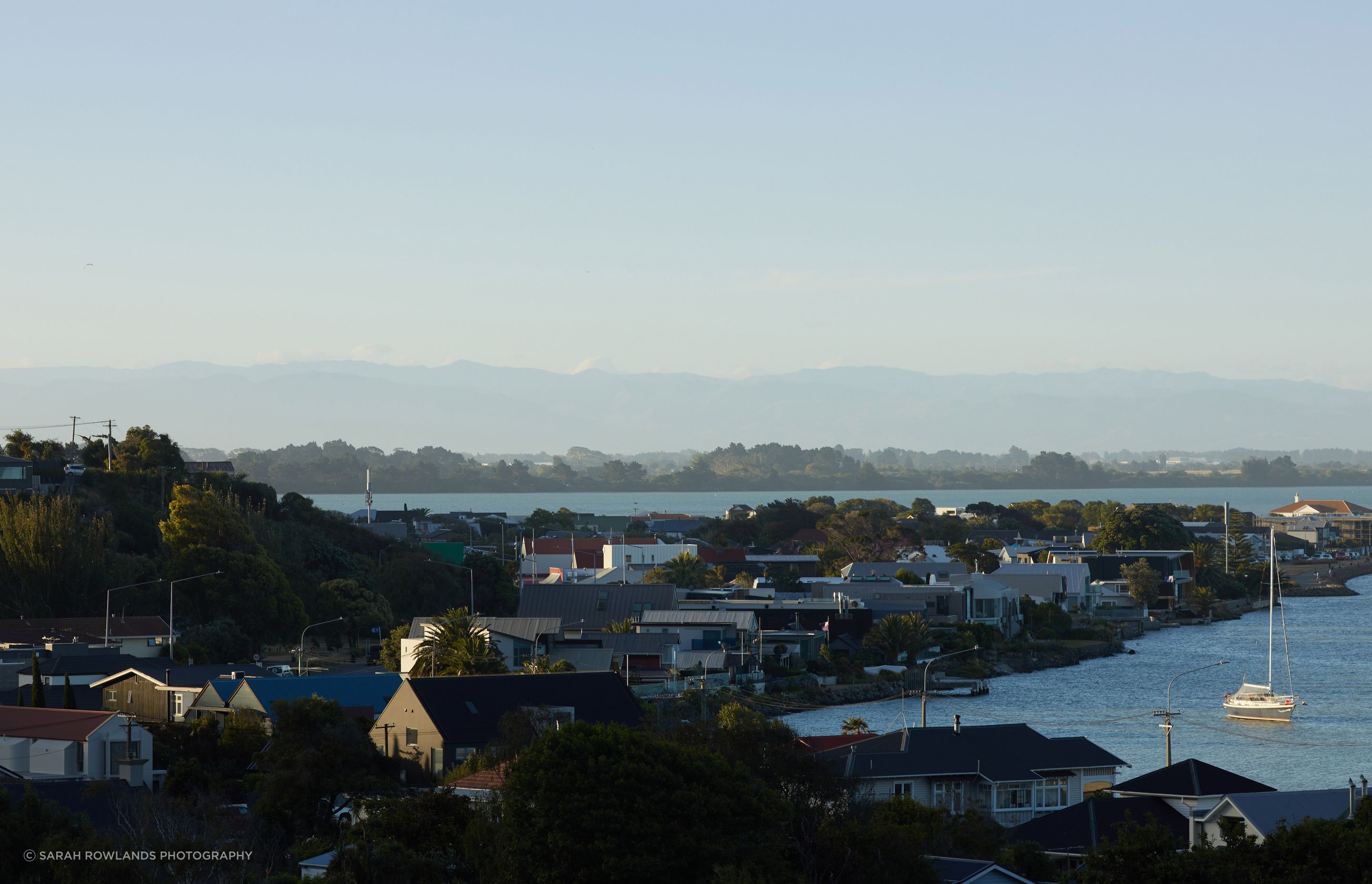Redcliffs-Medical-CentreThe-white-box-as-a-beacon-view-from-a-distanceSarah-Rowlands-Photographer10.jpg