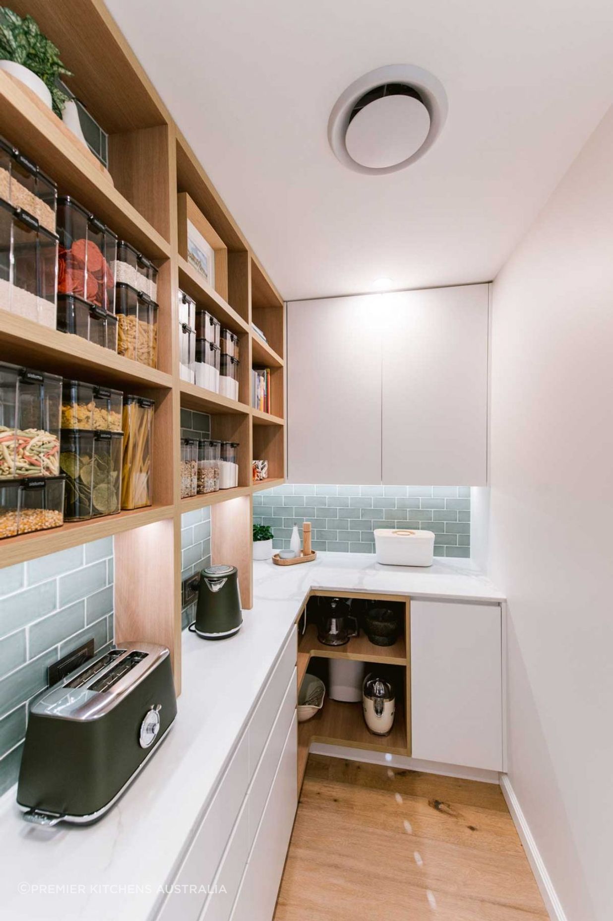 007-Modern-kitchen-design-with-butlers-pantry-timber-shelving-Mosman-1084x1629.jpg