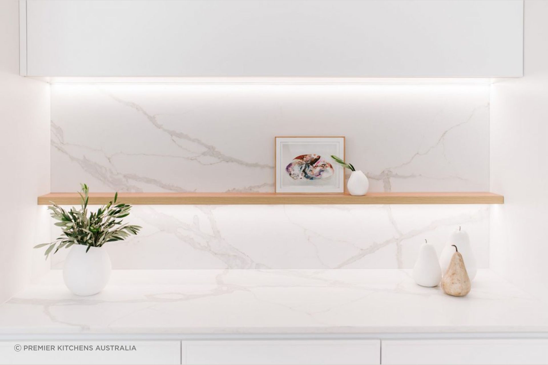 014-Modern-Kitchen-design-bar-Mosman-1084x721.jpg