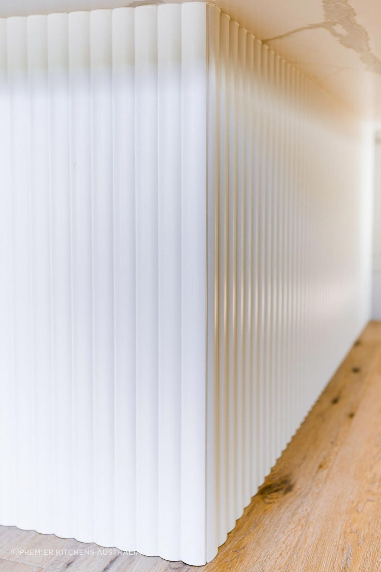 020-Modern-kitchen-edging-Mosman-1084x1629.jpg
