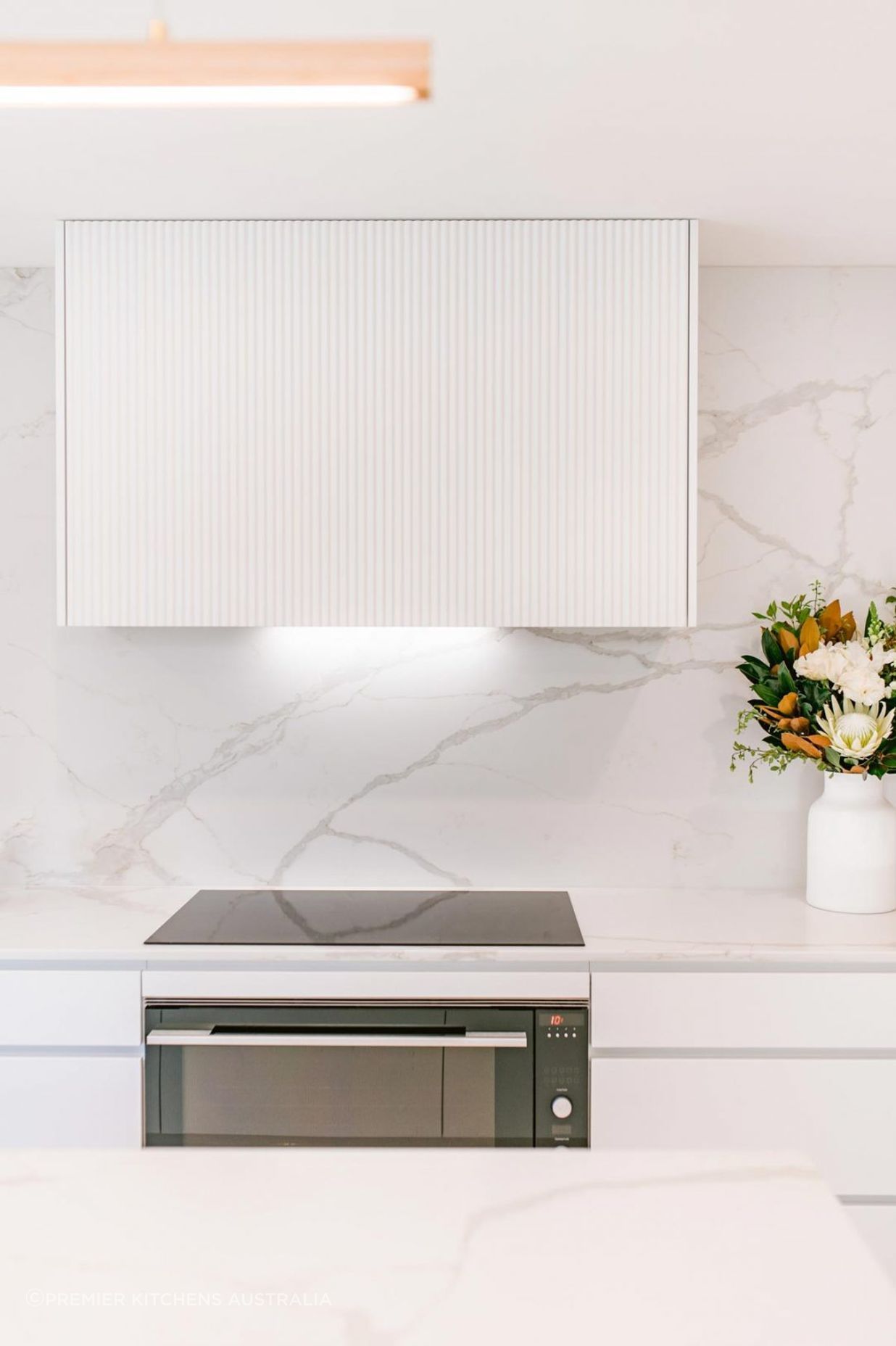 023-Modern-kitchen-with-miele-oven-and-rangehood-Mosman-1084x1629.jpg