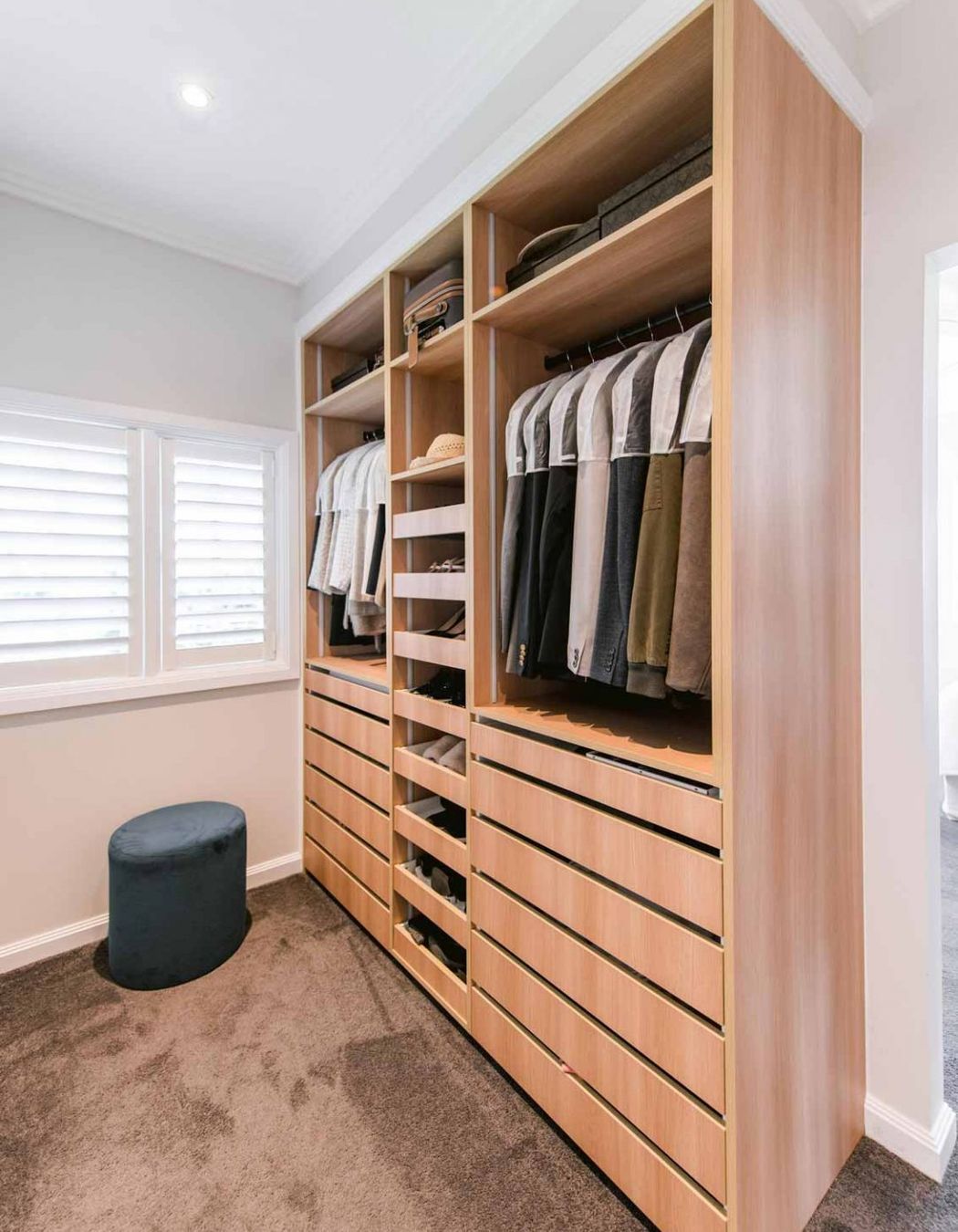 025-Modern-open-ceiling-high-wardrobe-Mosman-1084x1629.jpg