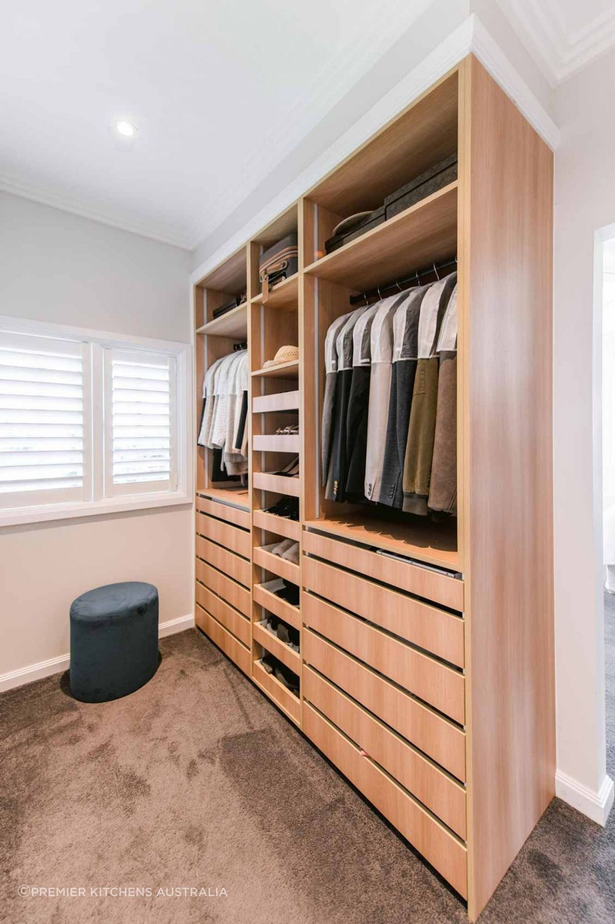 025-Modern-open-ceiling-high-wardrobe-Mosman-1084x1629.jpg