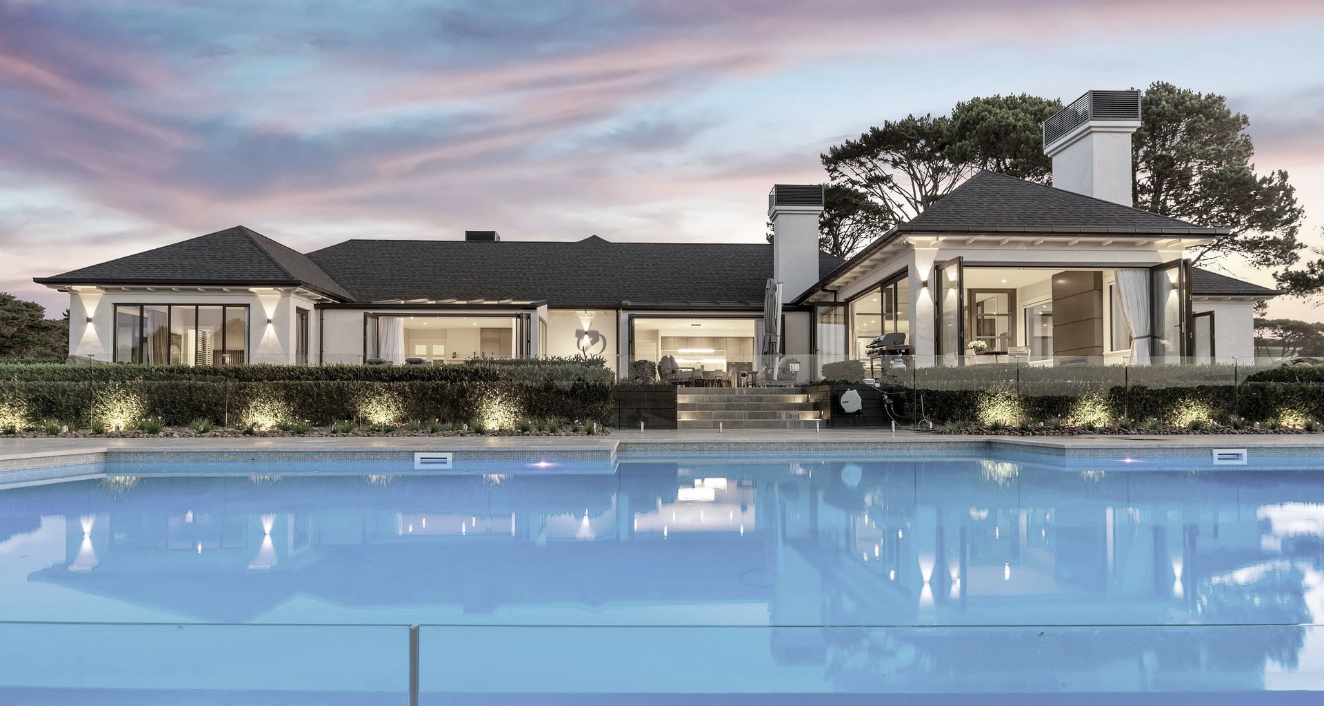La Retreat banner