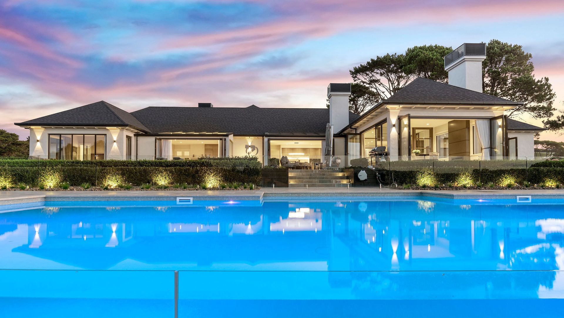La Retreat banner