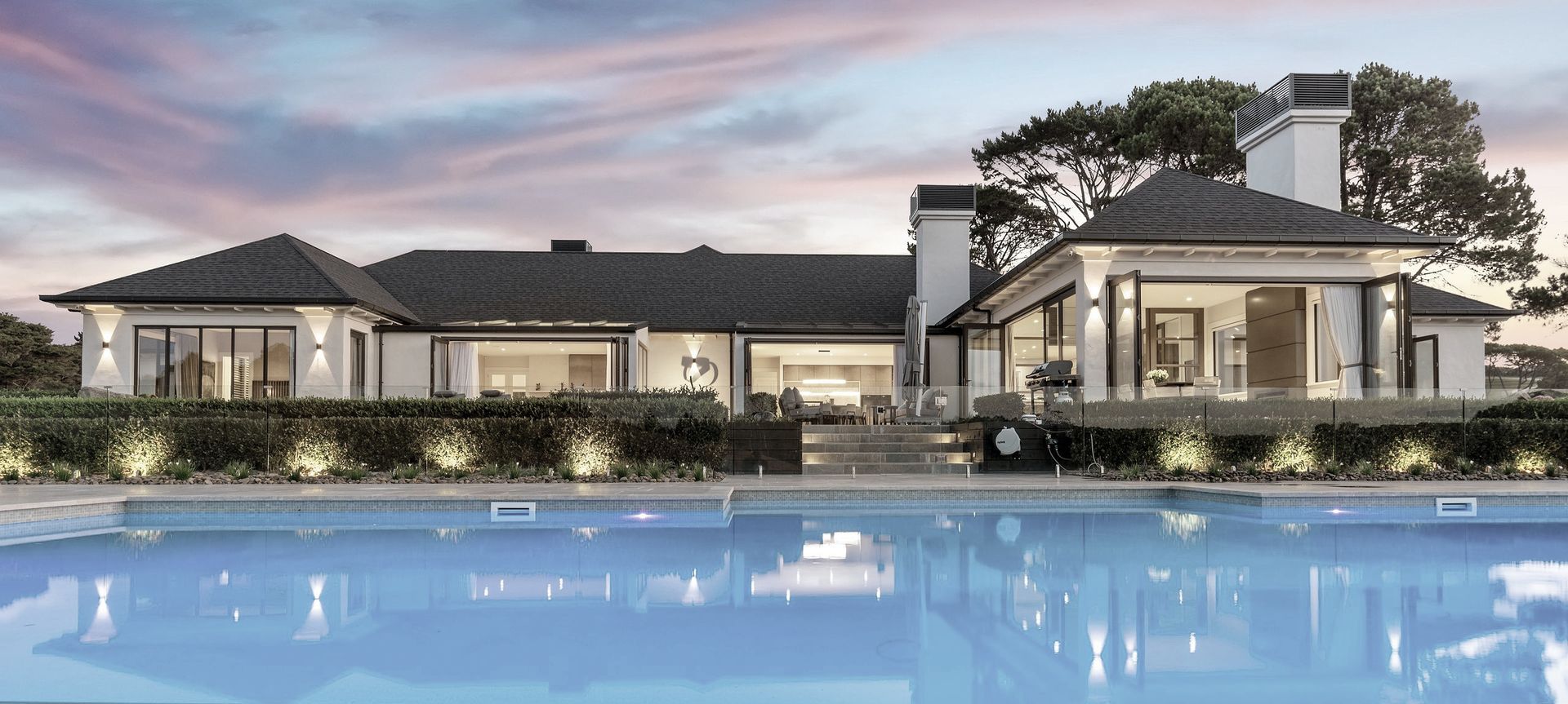 La Retreat banner