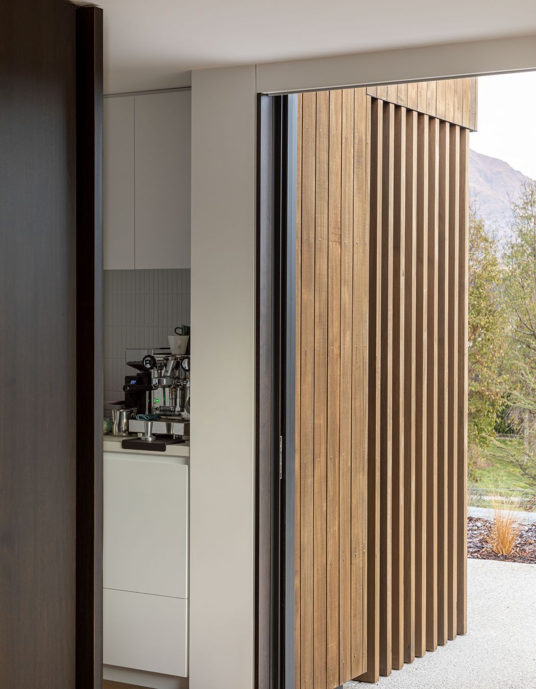 Hidden joinery-door to scullery