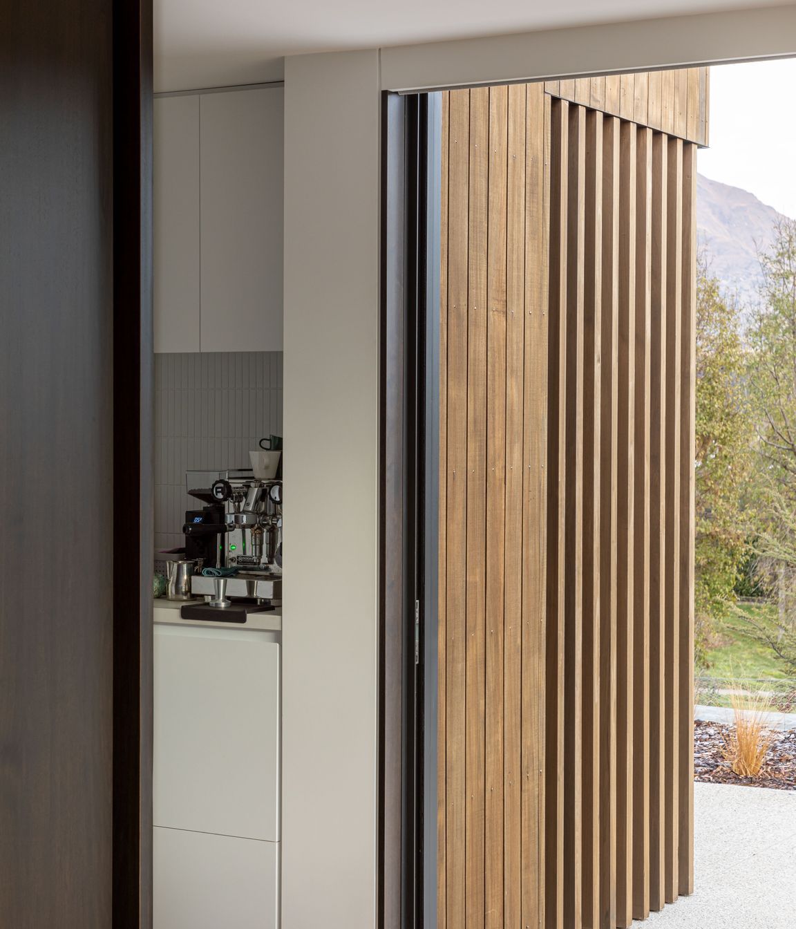 Hidden joinery-door to scullery