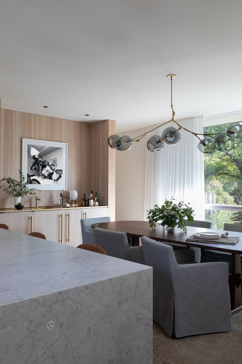 10BelmontParkCuppettKilpatrickArchitectureandInteriorDesignaustin-tx-contemporary-dining-marble-island-wooden-accents.jpg