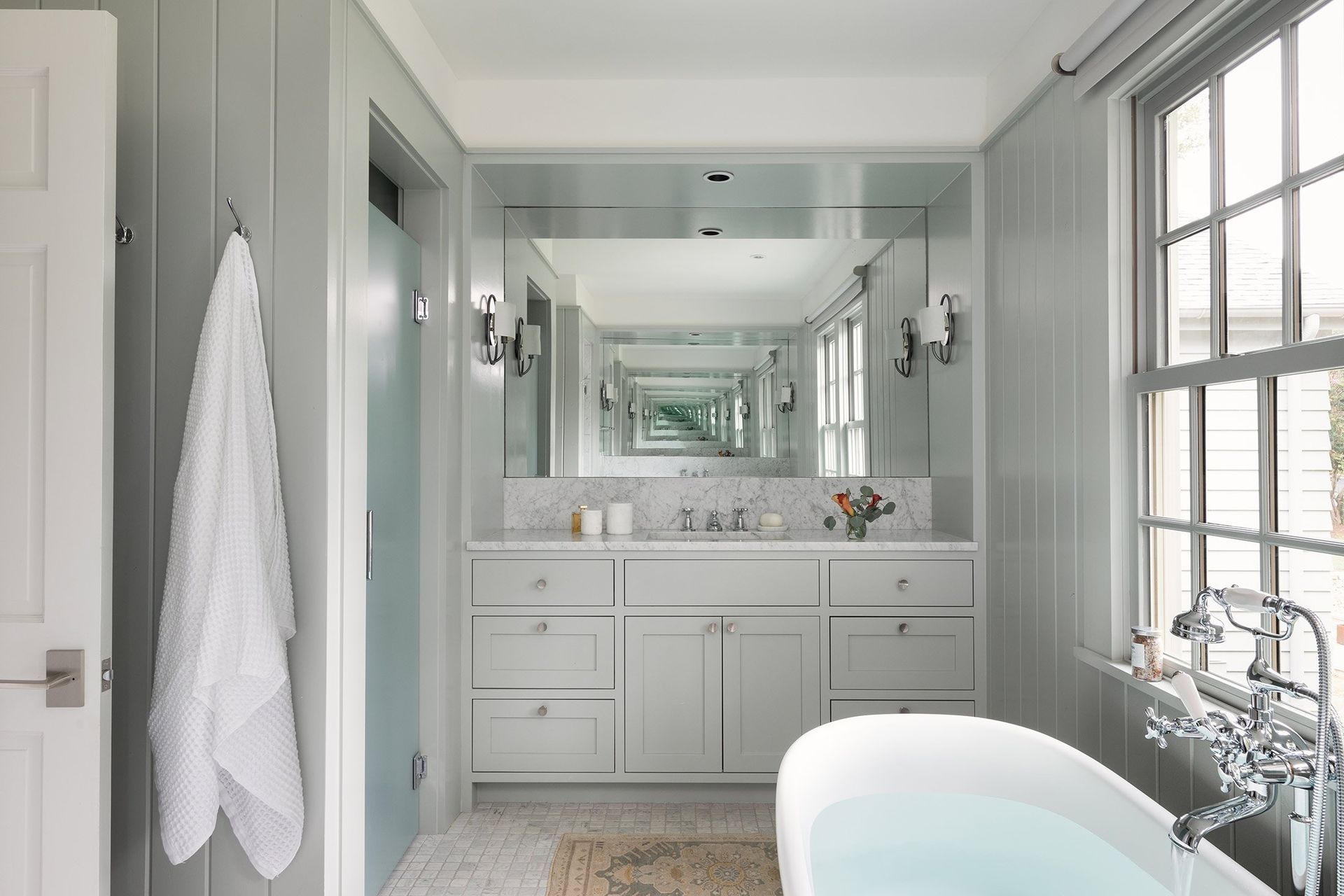 11GriswoldCuppettKilpatrickArchitectureandInteriorDesignaustin-tx-bathroom-traditional-elegance-marble-vanity.jpg
