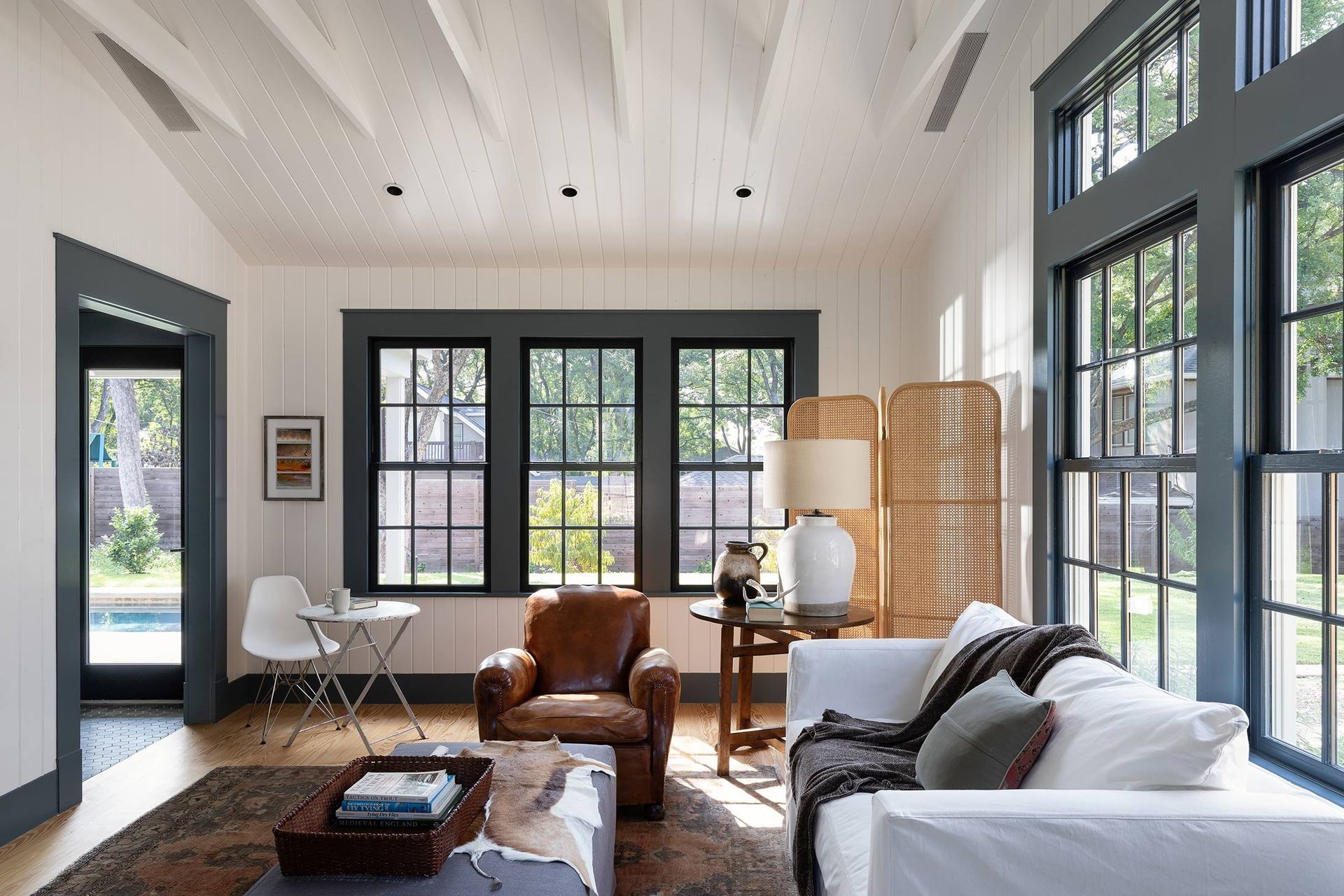 13GriswoldCuppettKilpatrickArchitectureandInteriorDesignaustin-tx-living-space-vaulted-ceiling-natural-light.jpg
