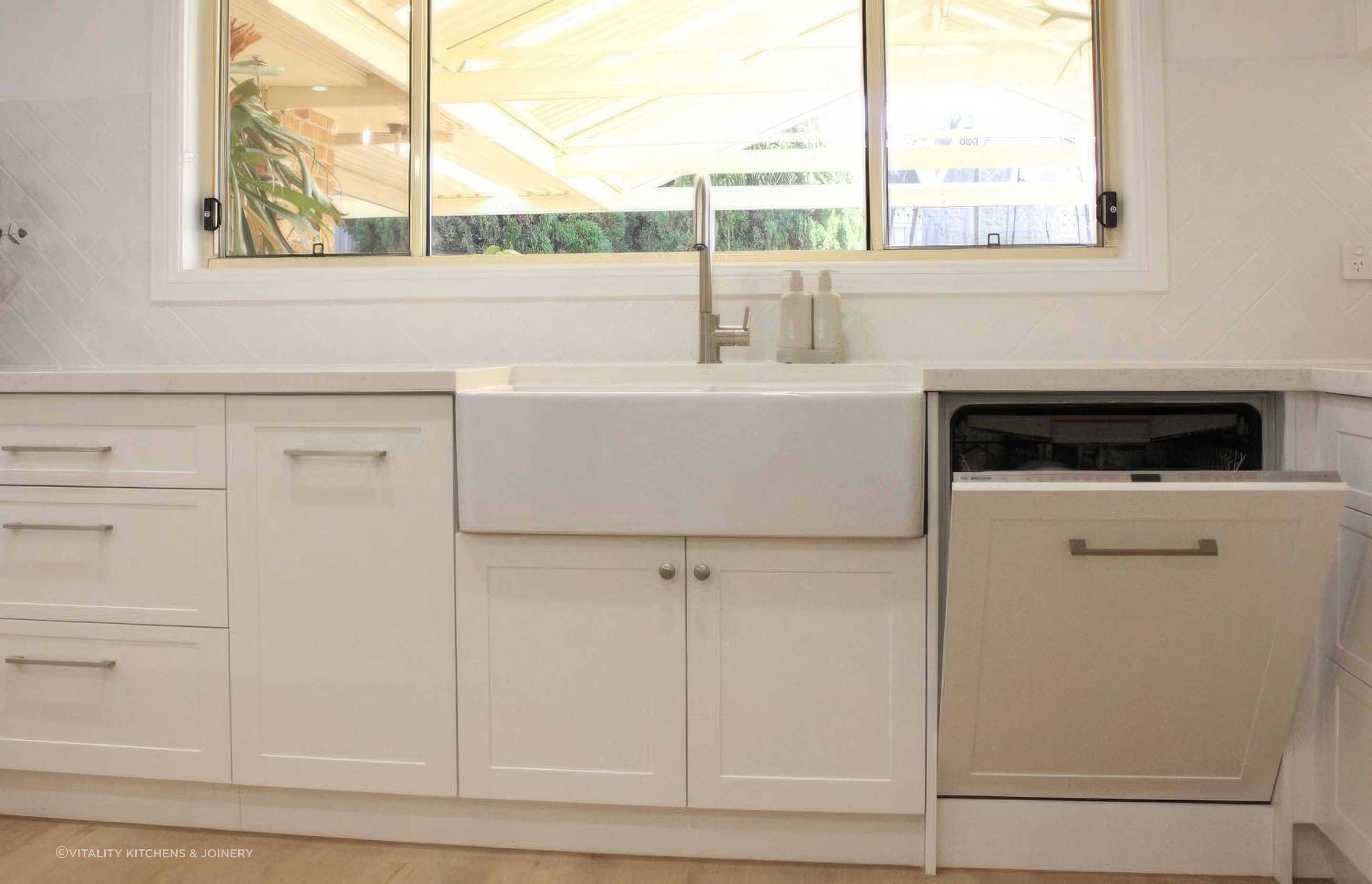 1950Stylish-Hamptons-kitchen-western-Sydney-1100x623-gigapixel.jpeg
