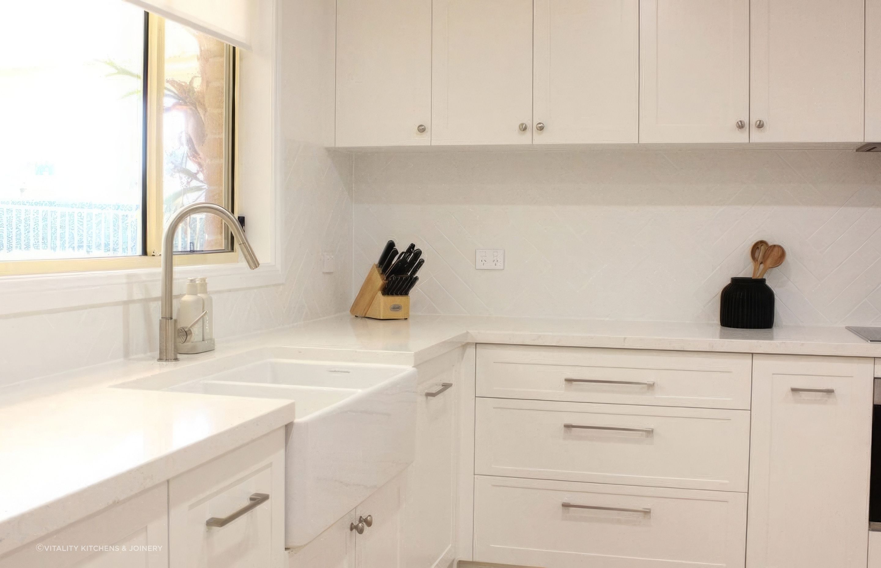 1950Stylish-hampton-kitchen-farmhouse-sink-sydney-1100x623-gigapixel.jpeg