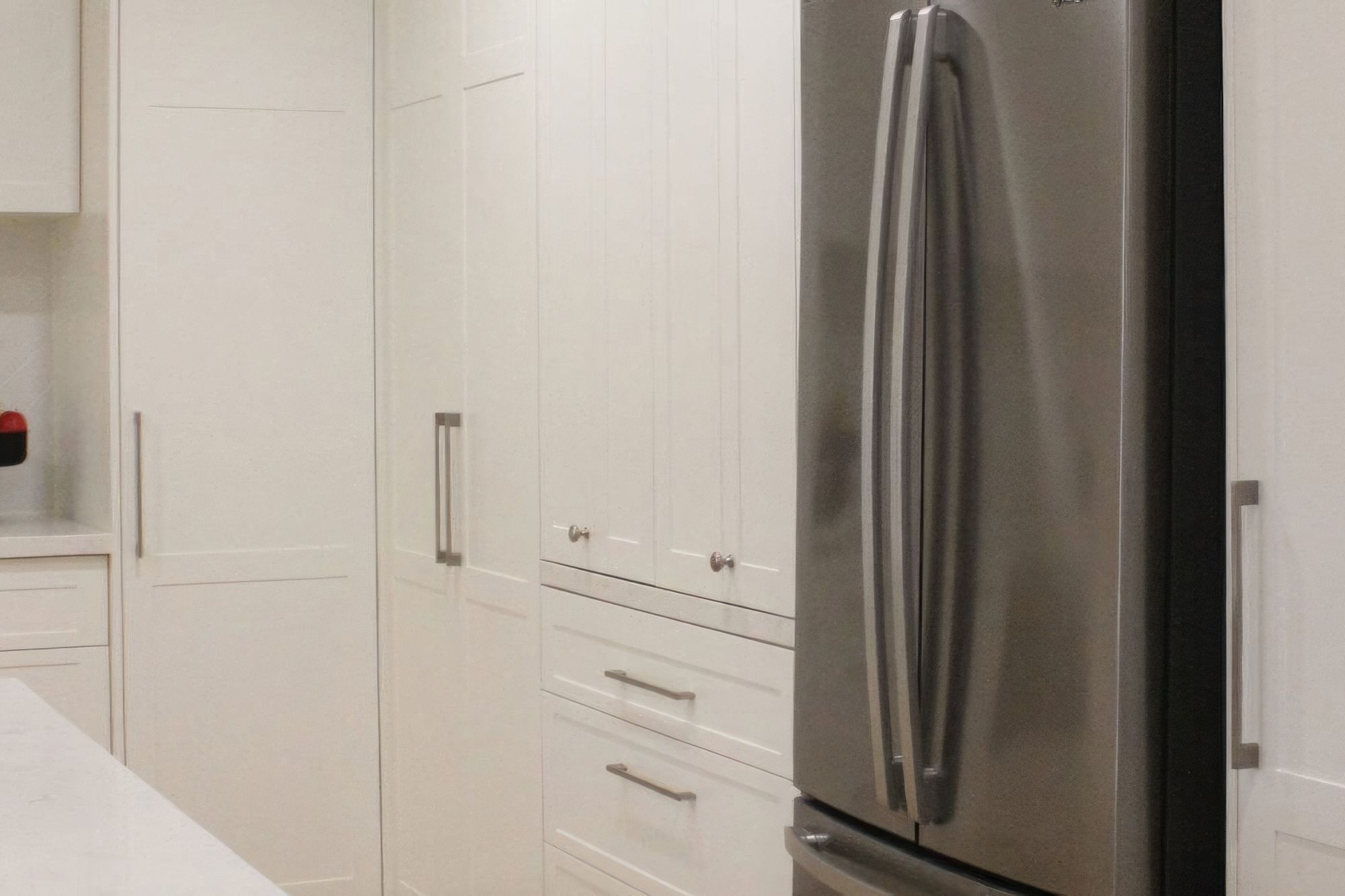 1950Stylish-hamptons-kitchen-Kearns-NSW-1100x623-gigapixel.jpeg