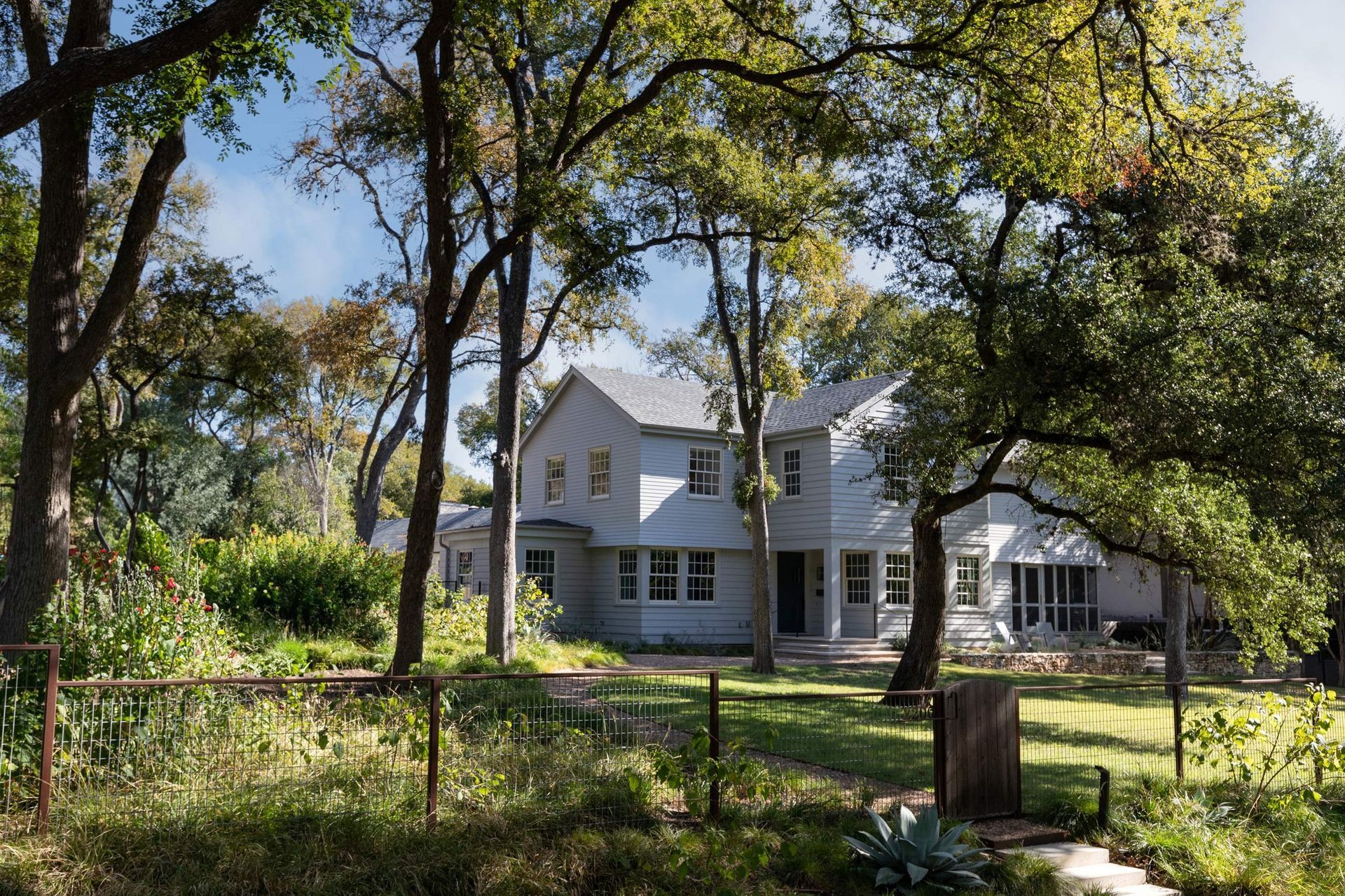 1GriswoldCuppett-Kilpatrick-Architecture-and-Interior-Designaustin-tx-classic-two-story-light-blue-traditional-home.jpg