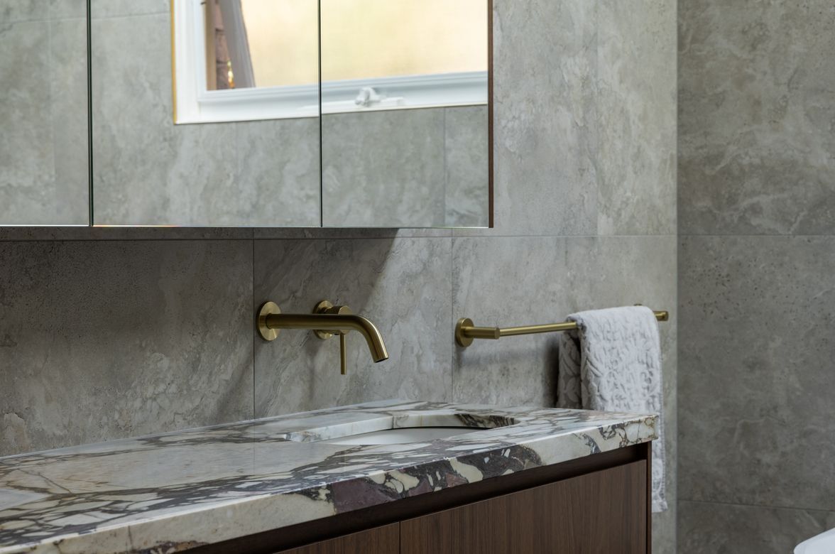 Glenair St, Adam Barban