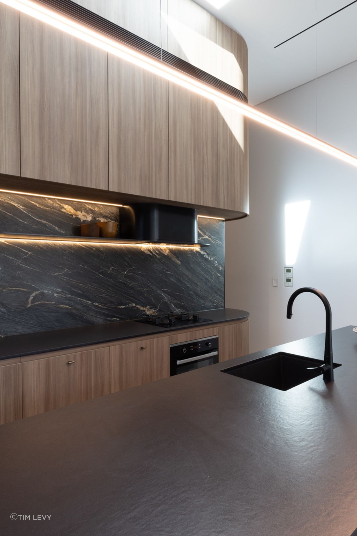 Curved range hood and splash details