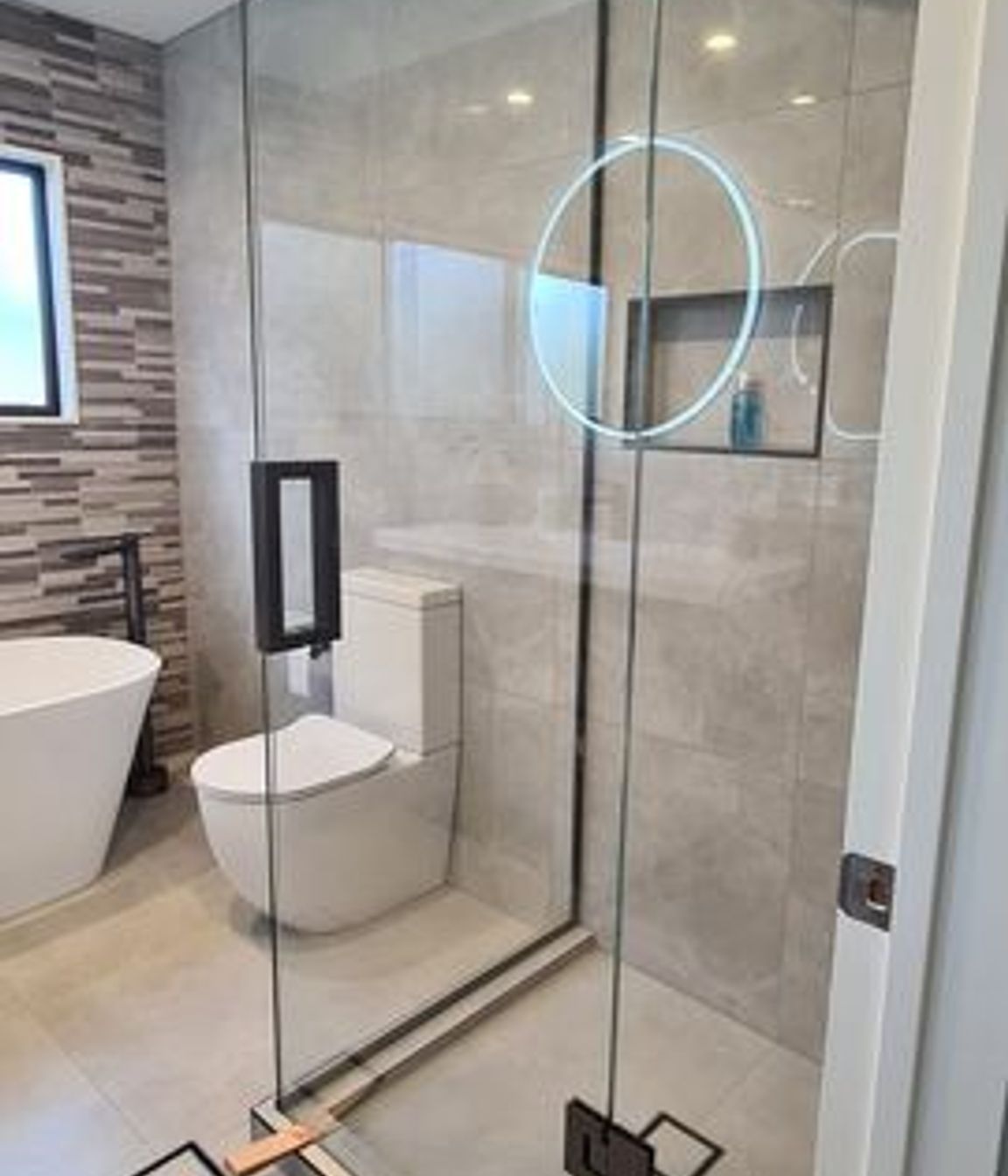 Gardens Main Bathroom