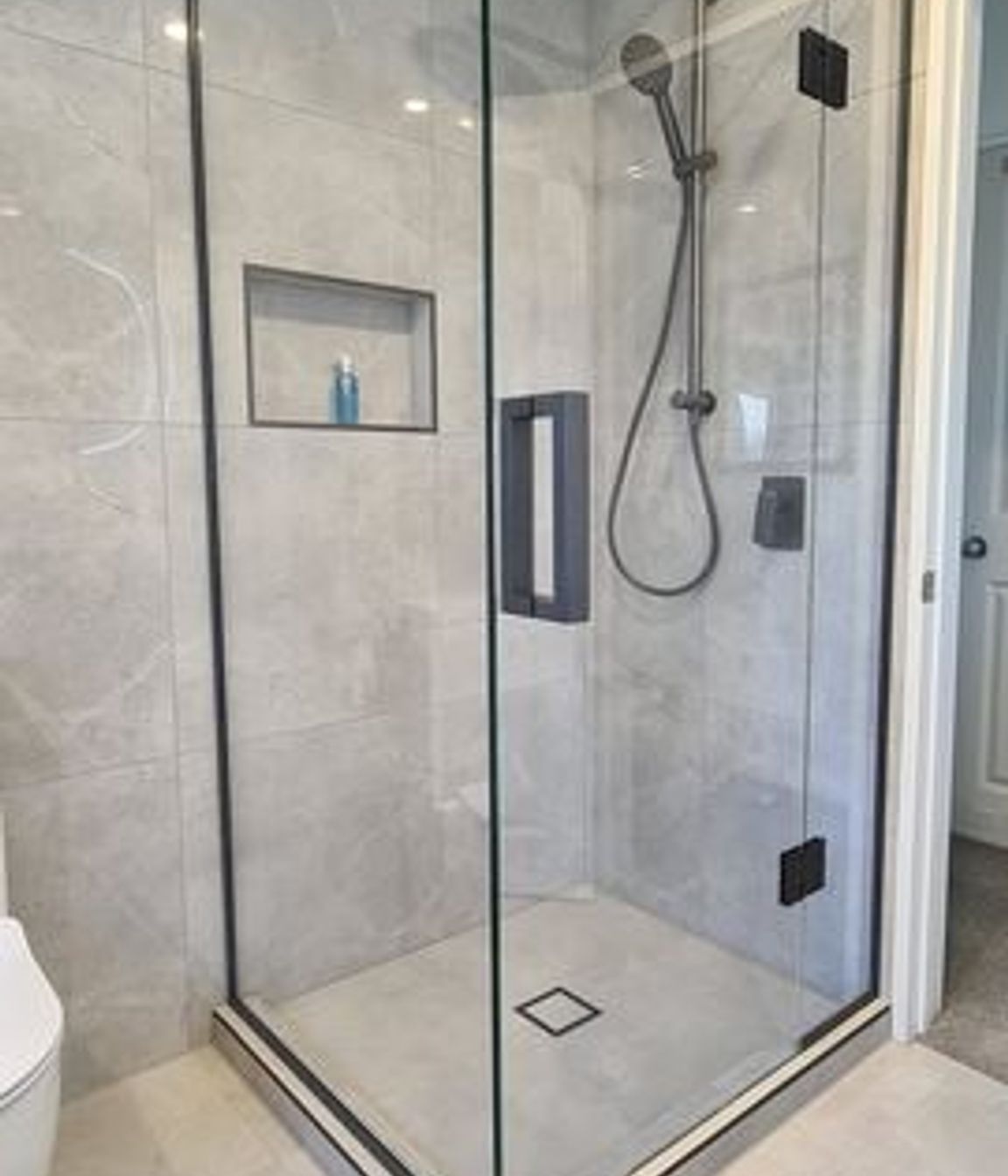 Gardens Main Bathroom