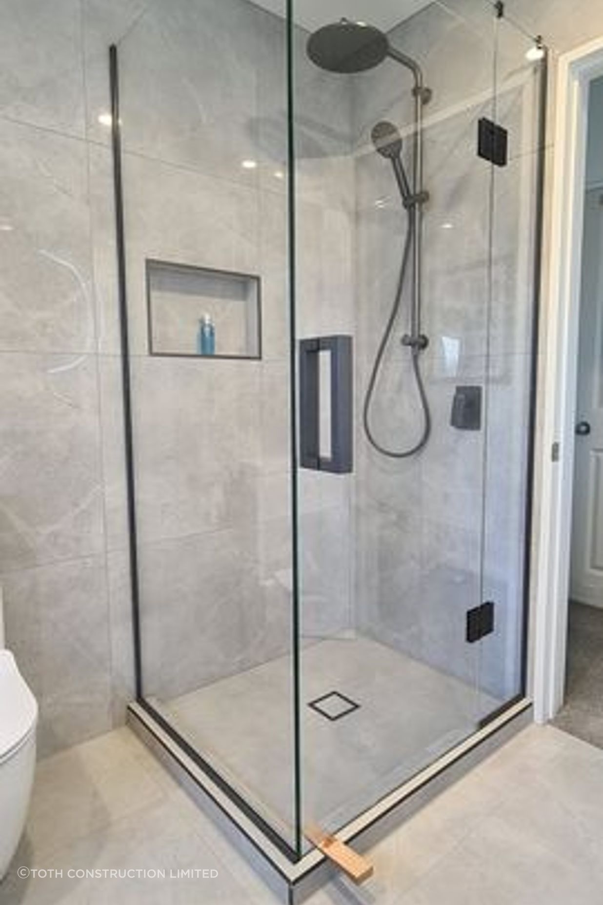Gardens Main Bathroom