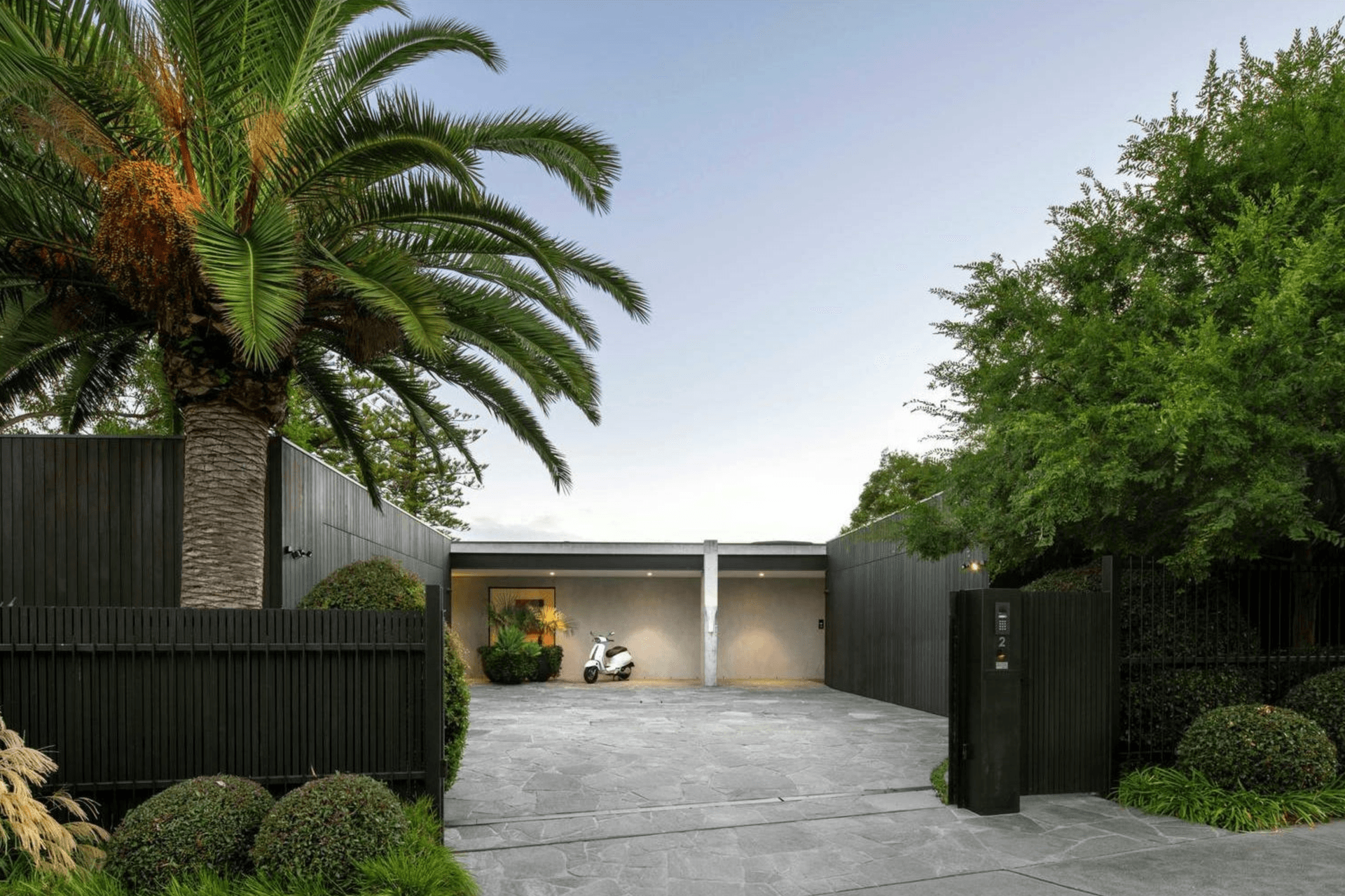 4-Entry-driveway.png