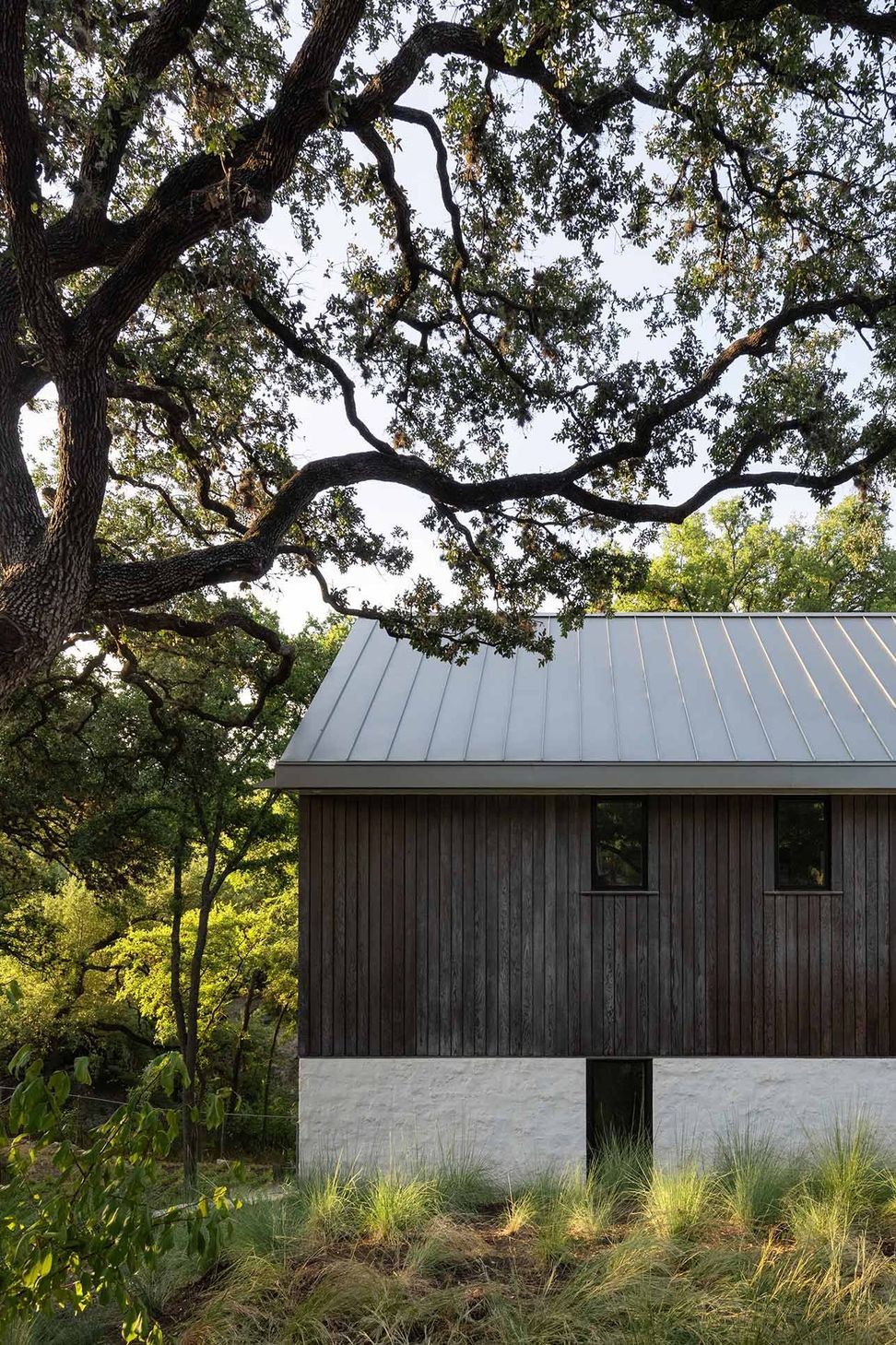 4BelmontParkCuppettKilpatrickArchitectureandInteriorDesignaustin-tx-modern-architecture-natural-integration-limestone-slurry.jpg