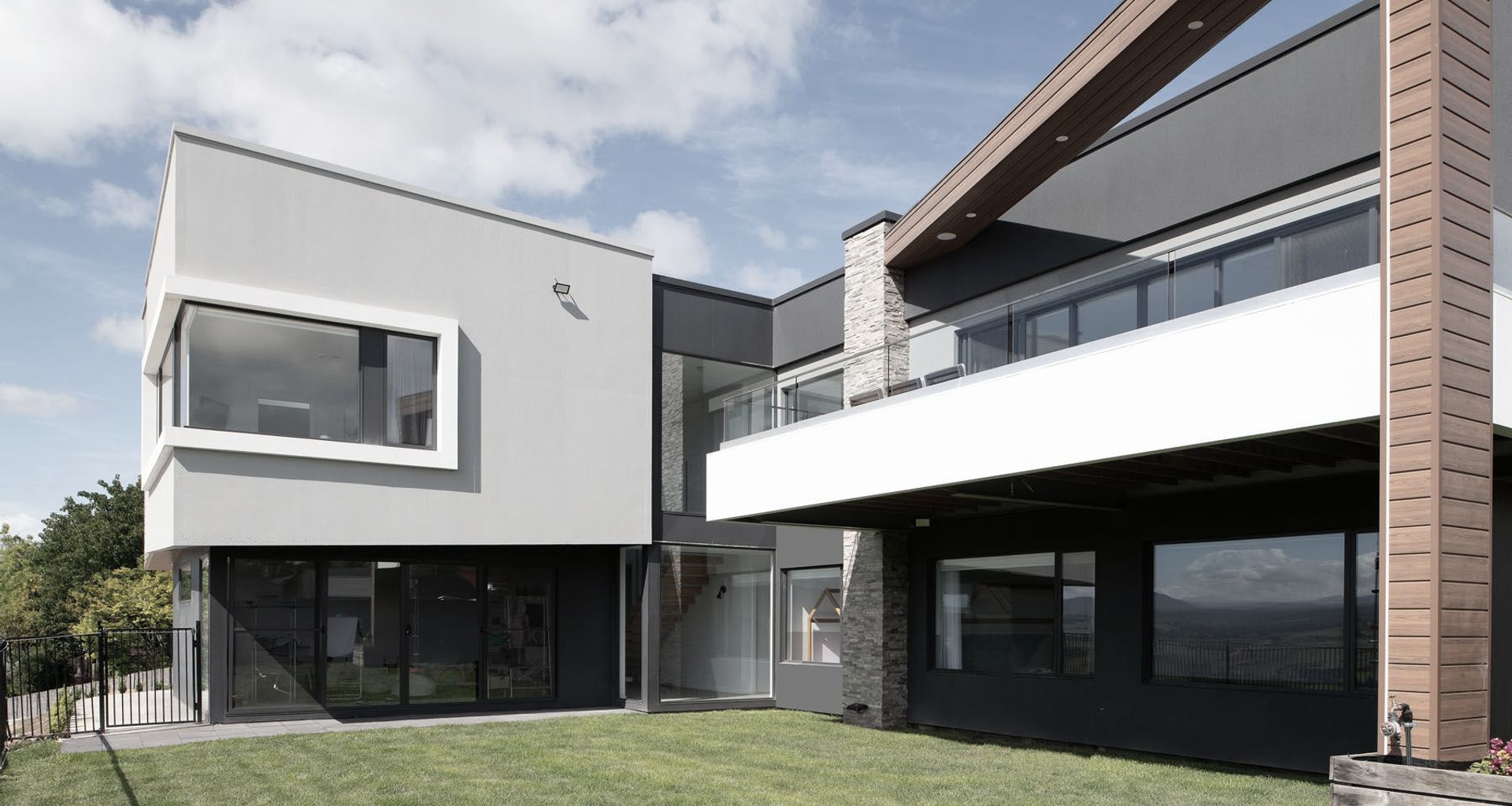 7 Carrera Place banner