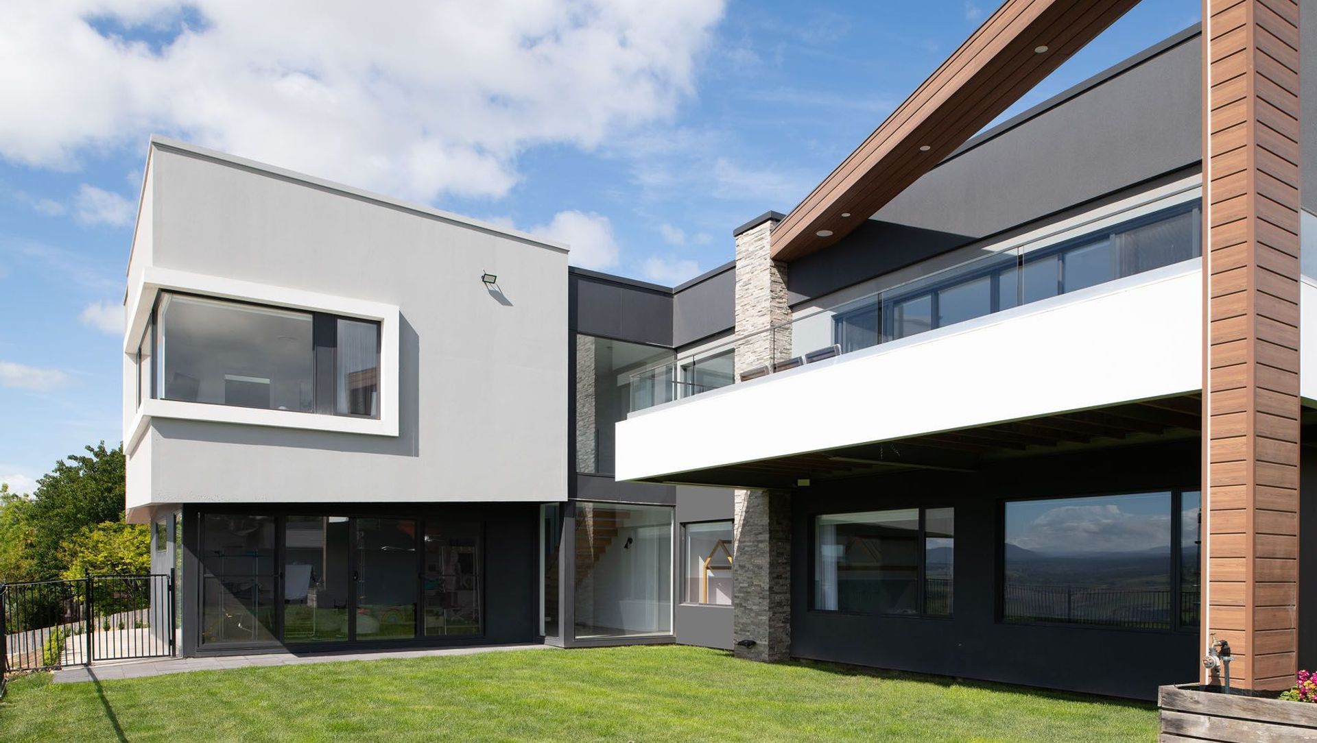 7 Carrera Place banner