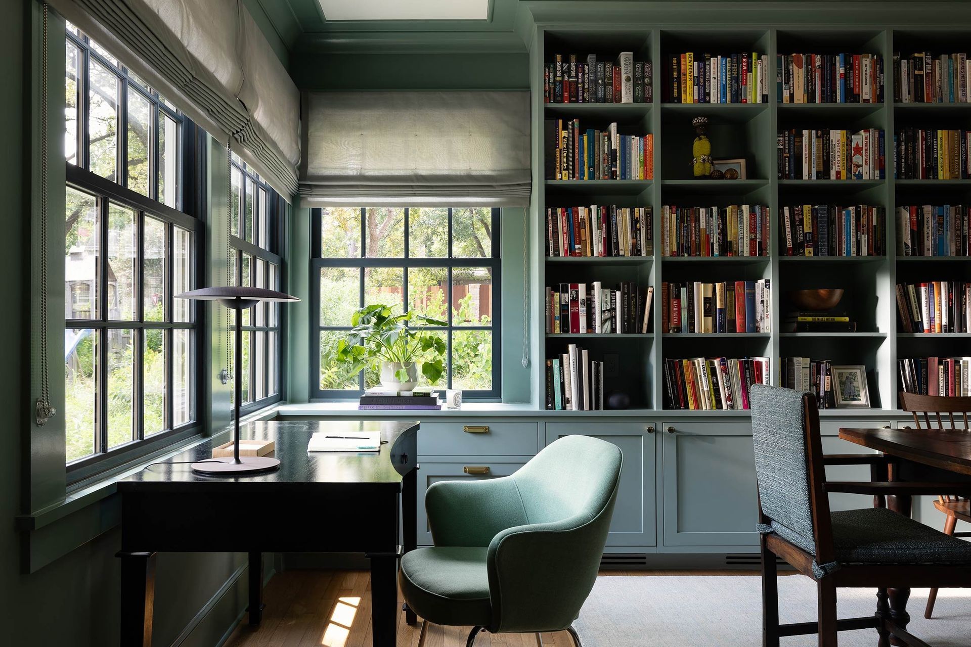 8GriswoldCuppettKilpatrickArchitectureandInteriorDesignaustin-tx-study-green-bookshelves.jpg