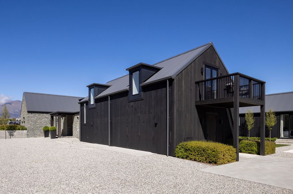 Taramea Square, Milbrook