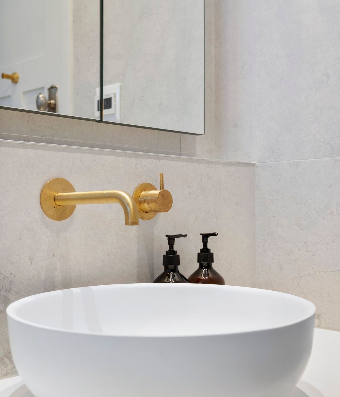 The Niagara round vessel basin offers a stylish and modern touch, enhancing both the functionality and aesthetic of the vanity. Its unique design maximizes surface space, allowing for additional room for personal items and decor. This elegant basin not only elevates the contemporary appeal of the bathroom but also serves as a striking focal point that complements the overall design, blending practicality with sophisticated aesthetics seamlessly.