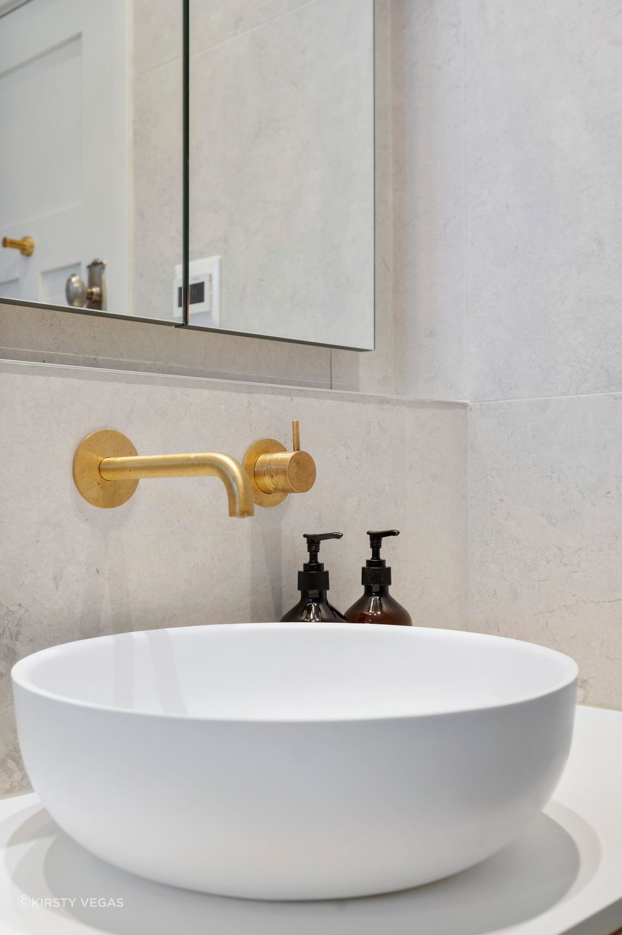 The Niagara round vessel basin offers a stylish and modern touch, enhancing both the functionality and aesthetic of the vanity. Its unique design maximizes surface space, allowing for additional room for personal items and decor. This elegant basin not only elevates the contemporary appeal of the bathroom but also serves as a striking focal point that complements the overall design, blending practicality with sophisticated aesthetics seamlessly.