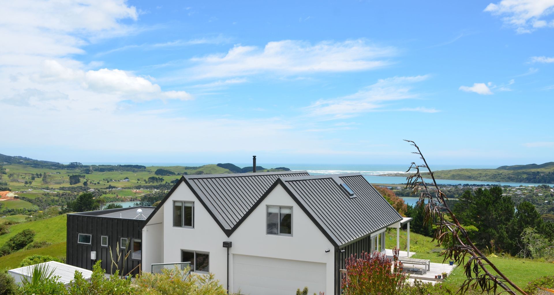Panoramic Paradise - Raglan banner
