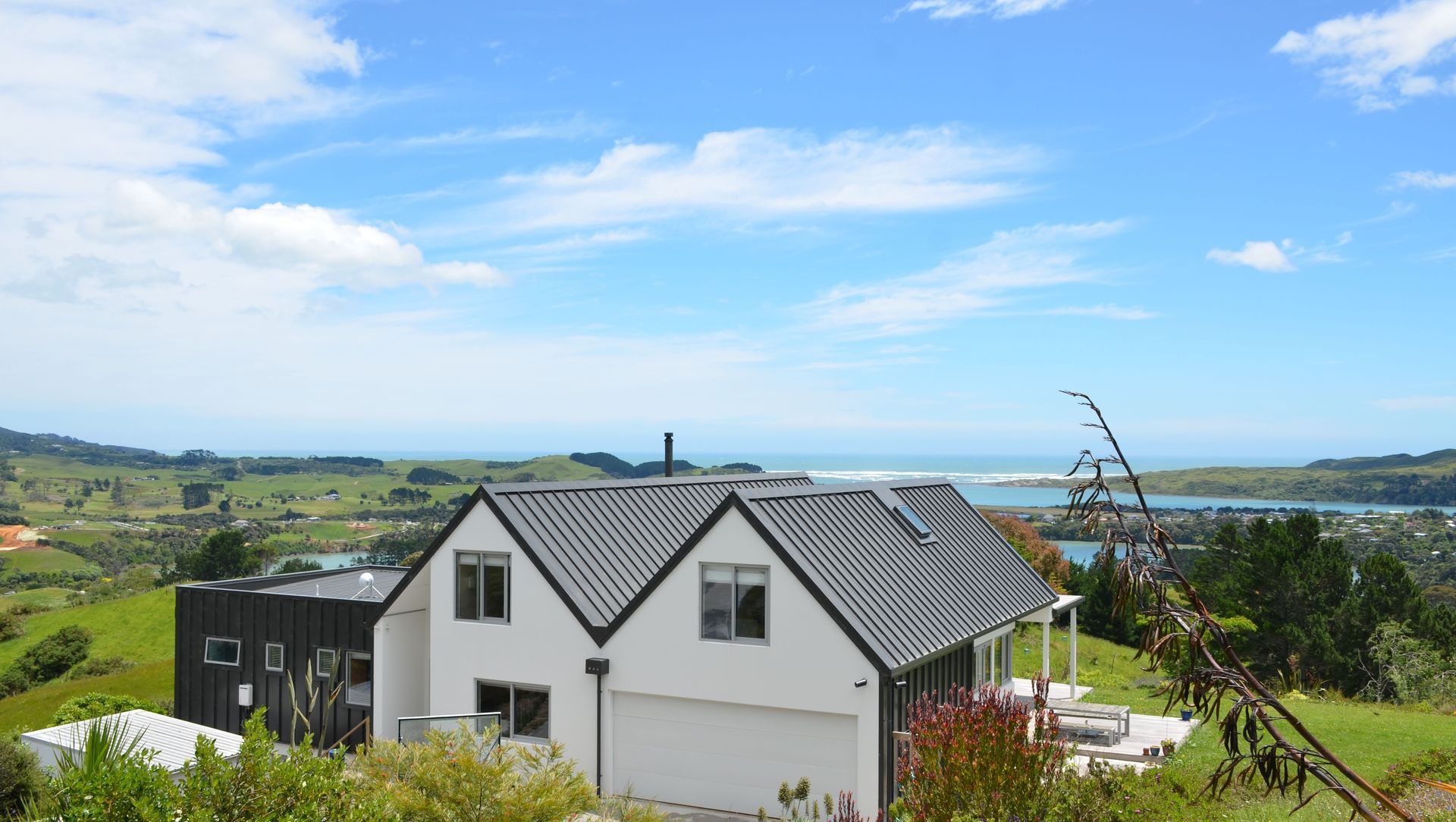 Panoramic Paradise - Raglan banner