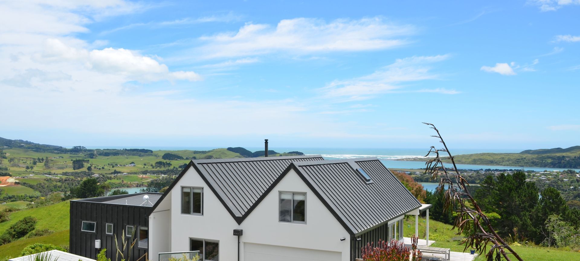 Panoramic Paradise - Raglan banner