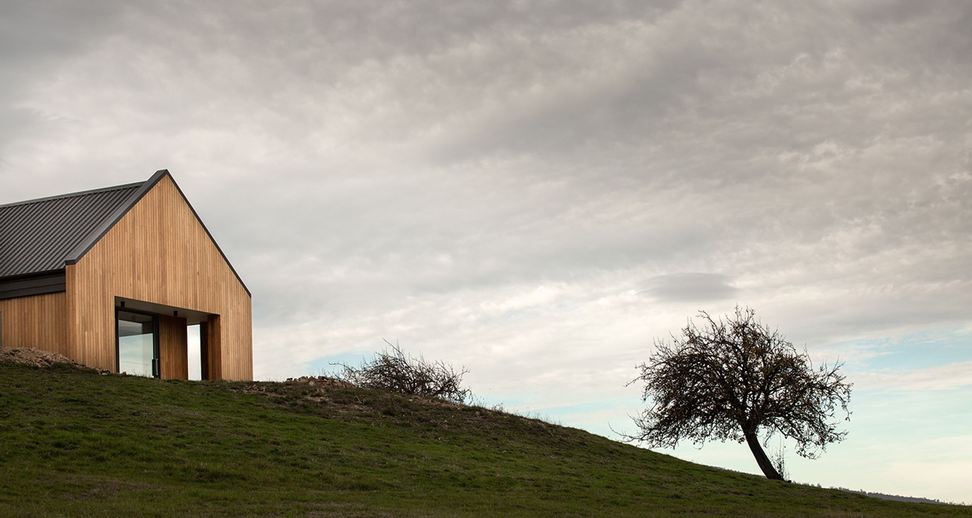 Huon Barn House banner