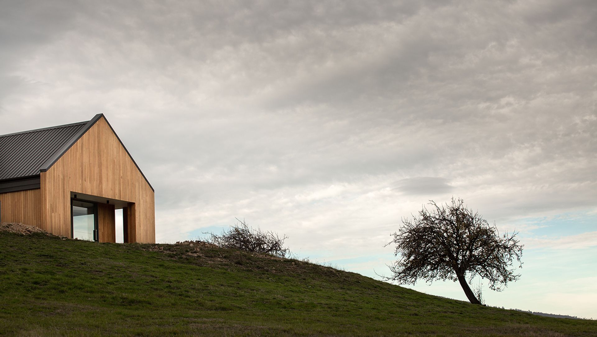 Huon Barn House banner