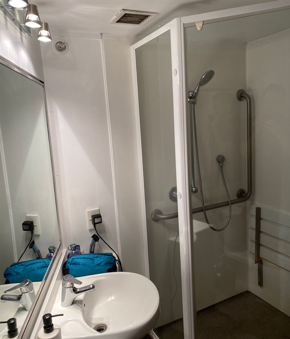 Goodbye to the cramped, unattractive 1.8 metre high shower cubicle—this space is now transformed, maximizing both space and style!