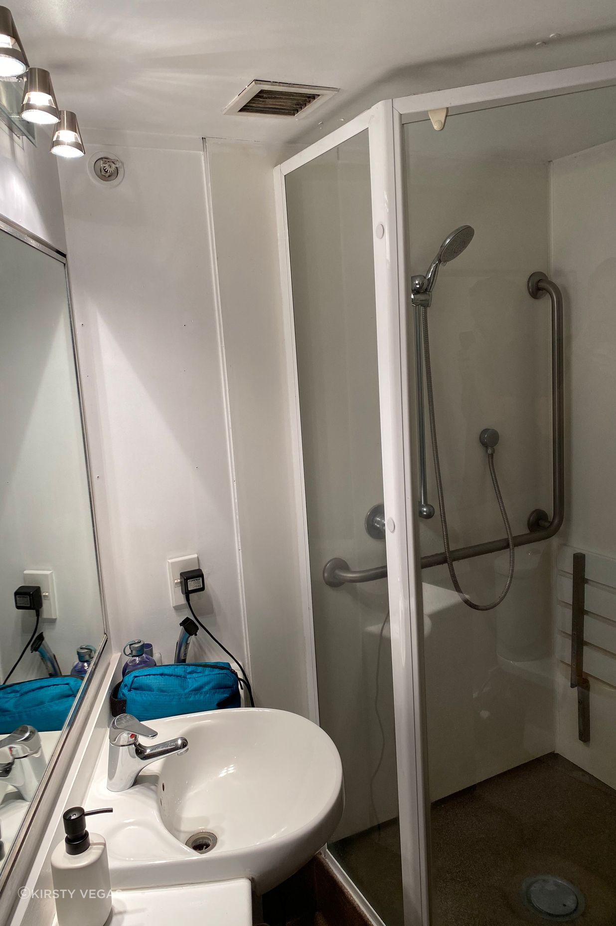 Goodbye to the cramped, unattractive 1.8 metre high shower cubicle—this space is now transformed, maximizing both space and style!