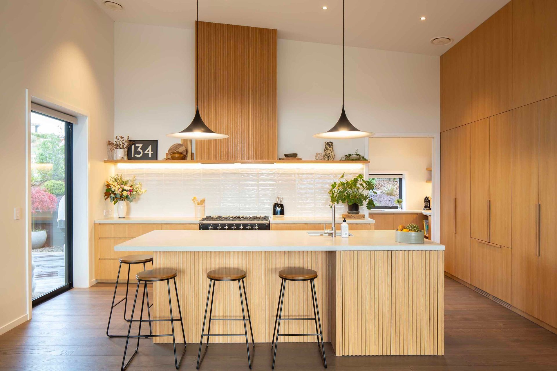 Kitchen-with-Warm-wood-tones-and-white-tile-splashback.jpg