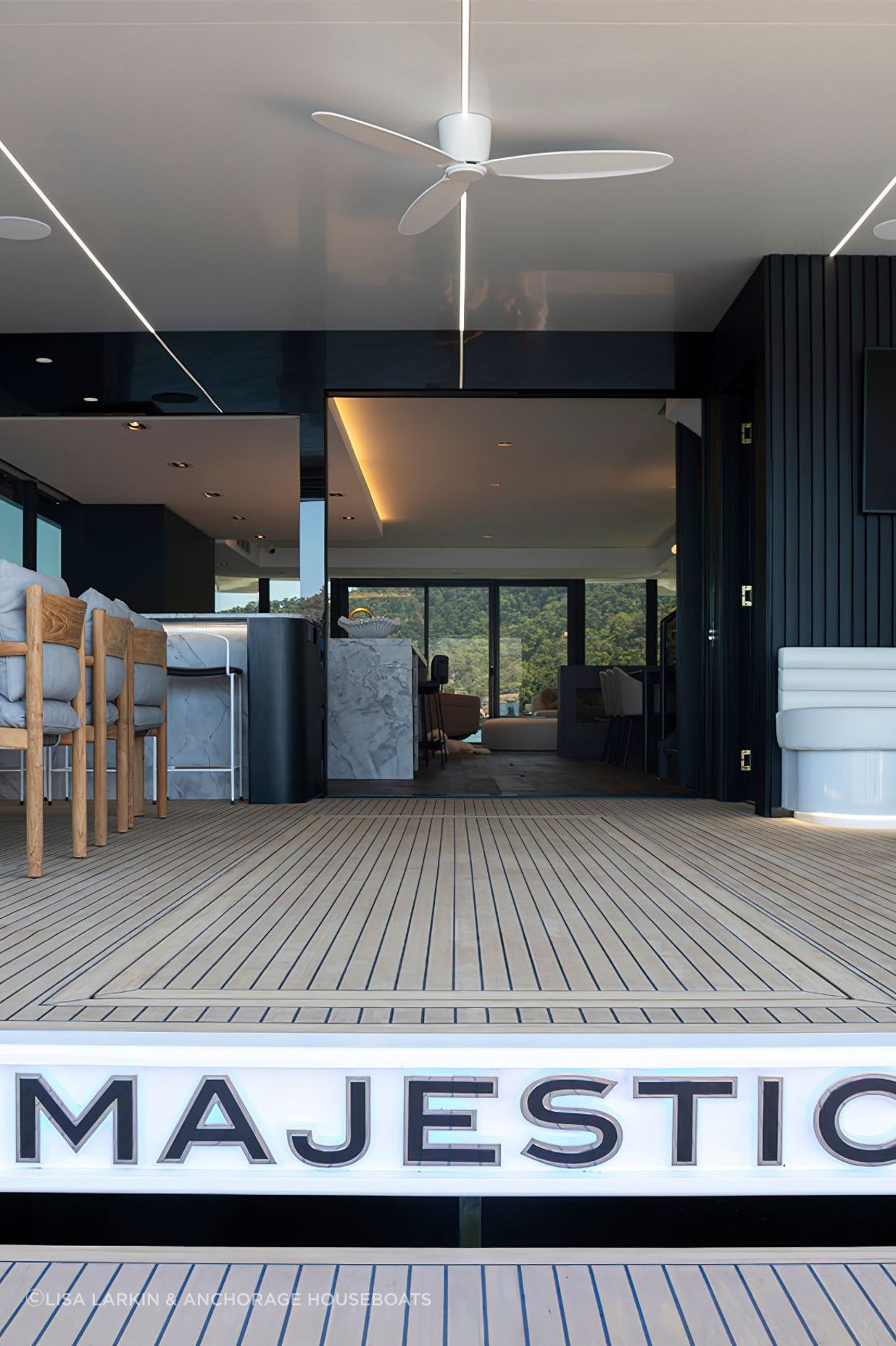 MFLHouseBoatmajestic-035-1.jpg