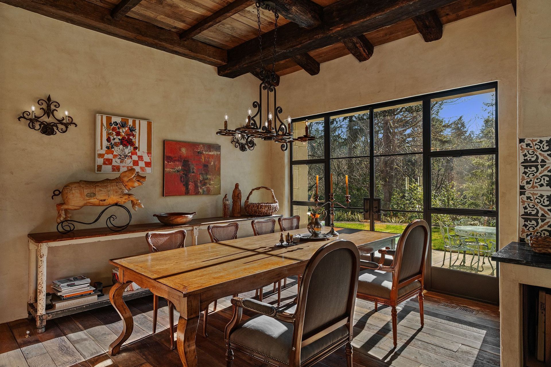 Maison-de-Provence-Dining-room.jpg