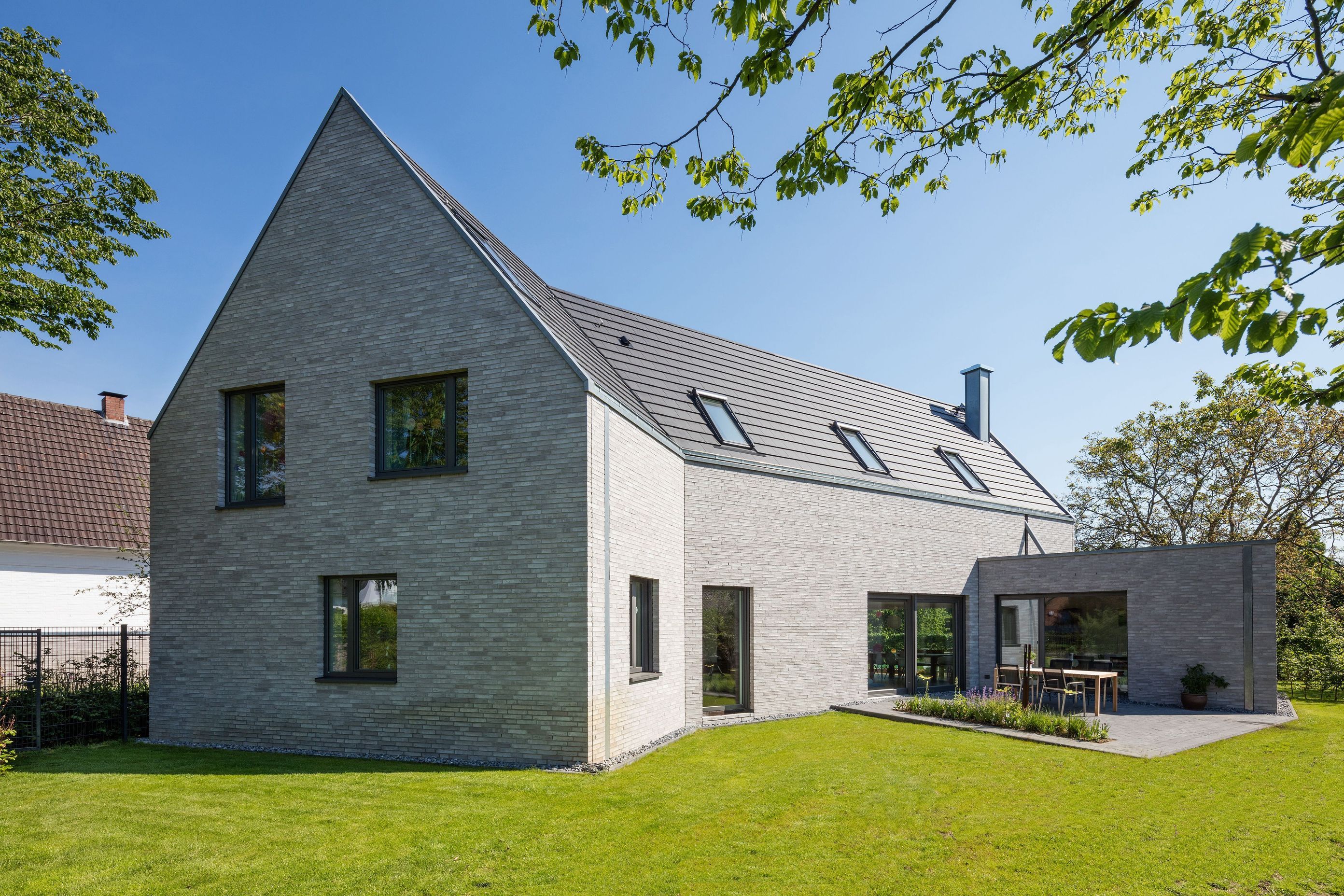 Neukirchen-Vluynprivate-residence-2.jpg