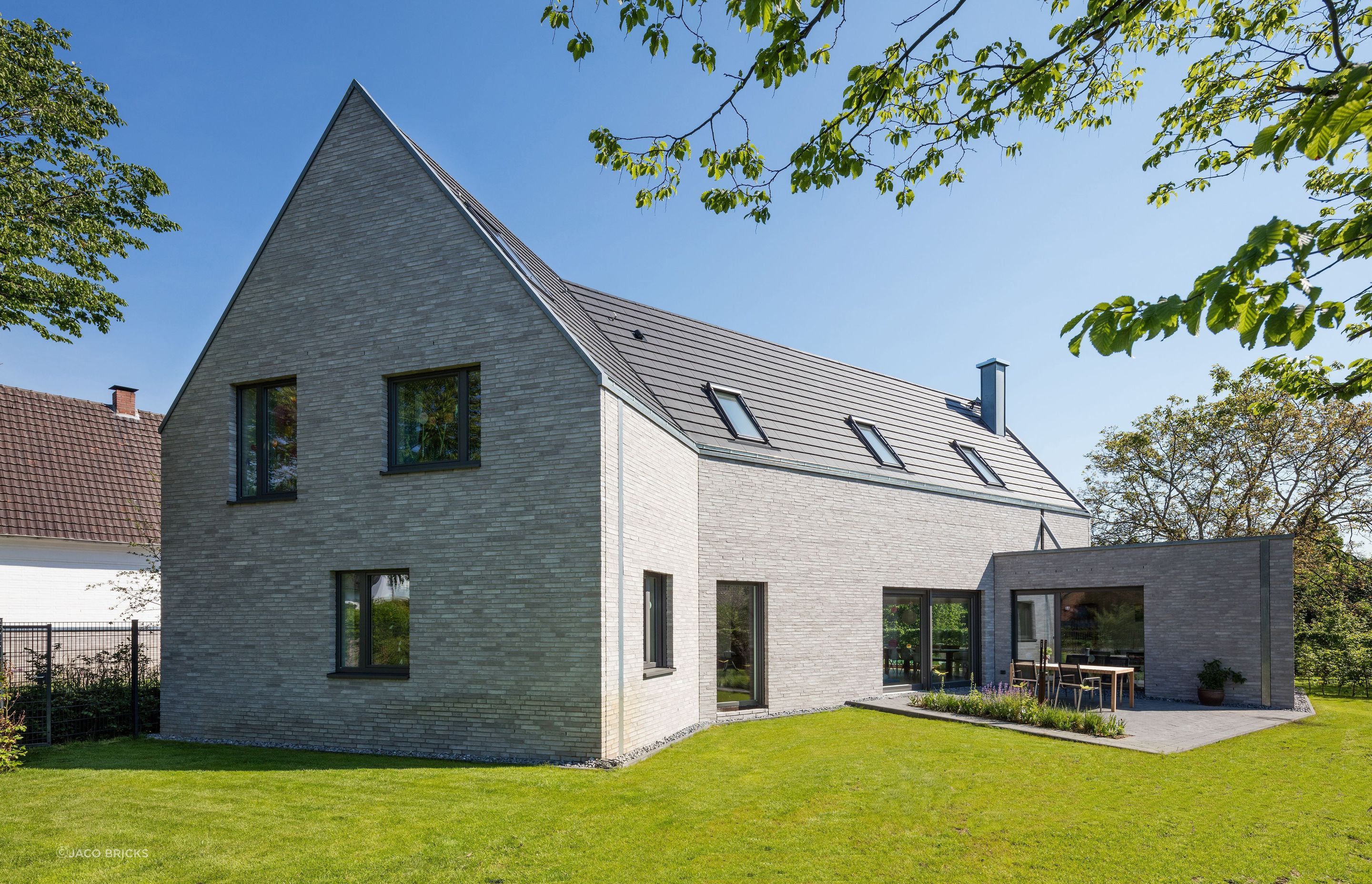 Neukirchen-Vluynprivate-residence-2.jpg