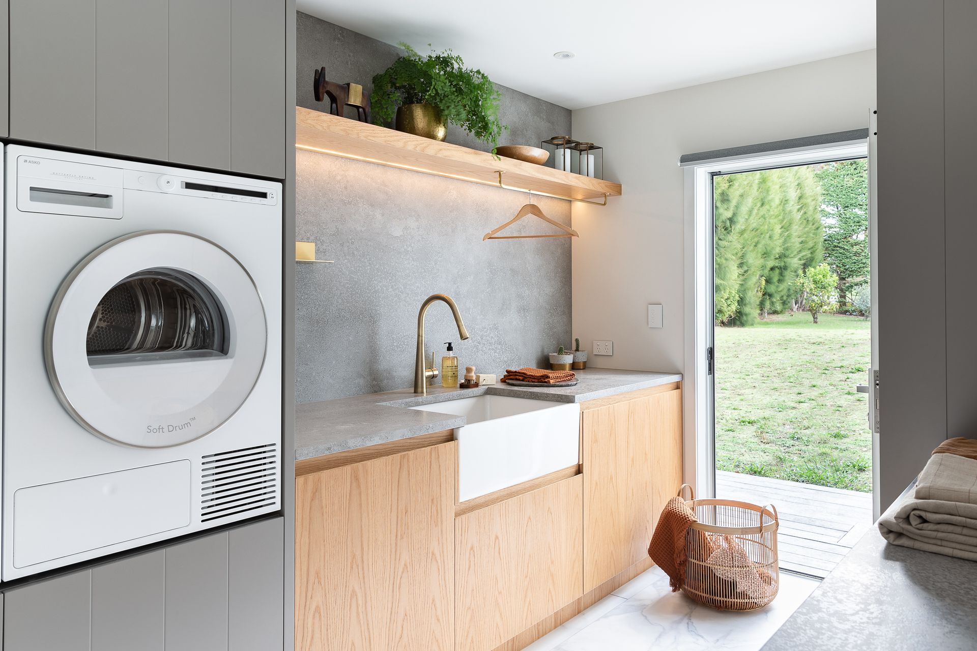 Prime Veneer in European Oak Crown Cut, Designed by Natalie Du Bois