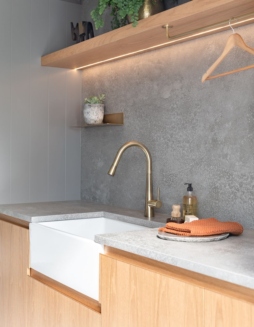 Prime Veneer in European Oak Crown Cut, Designed by Natalie Du Bois