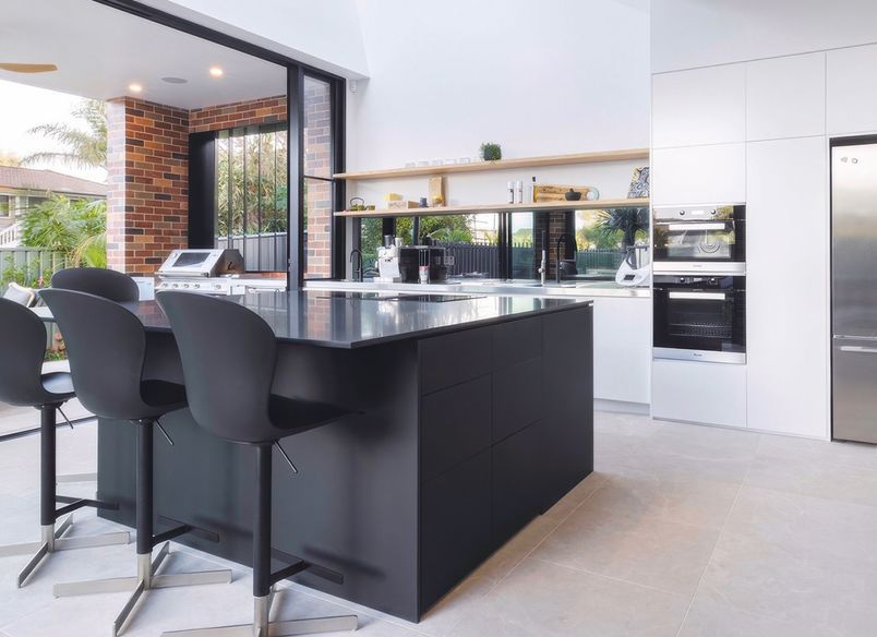 Wamberal | Seaside Joinery Kitchen in Fenix NTM