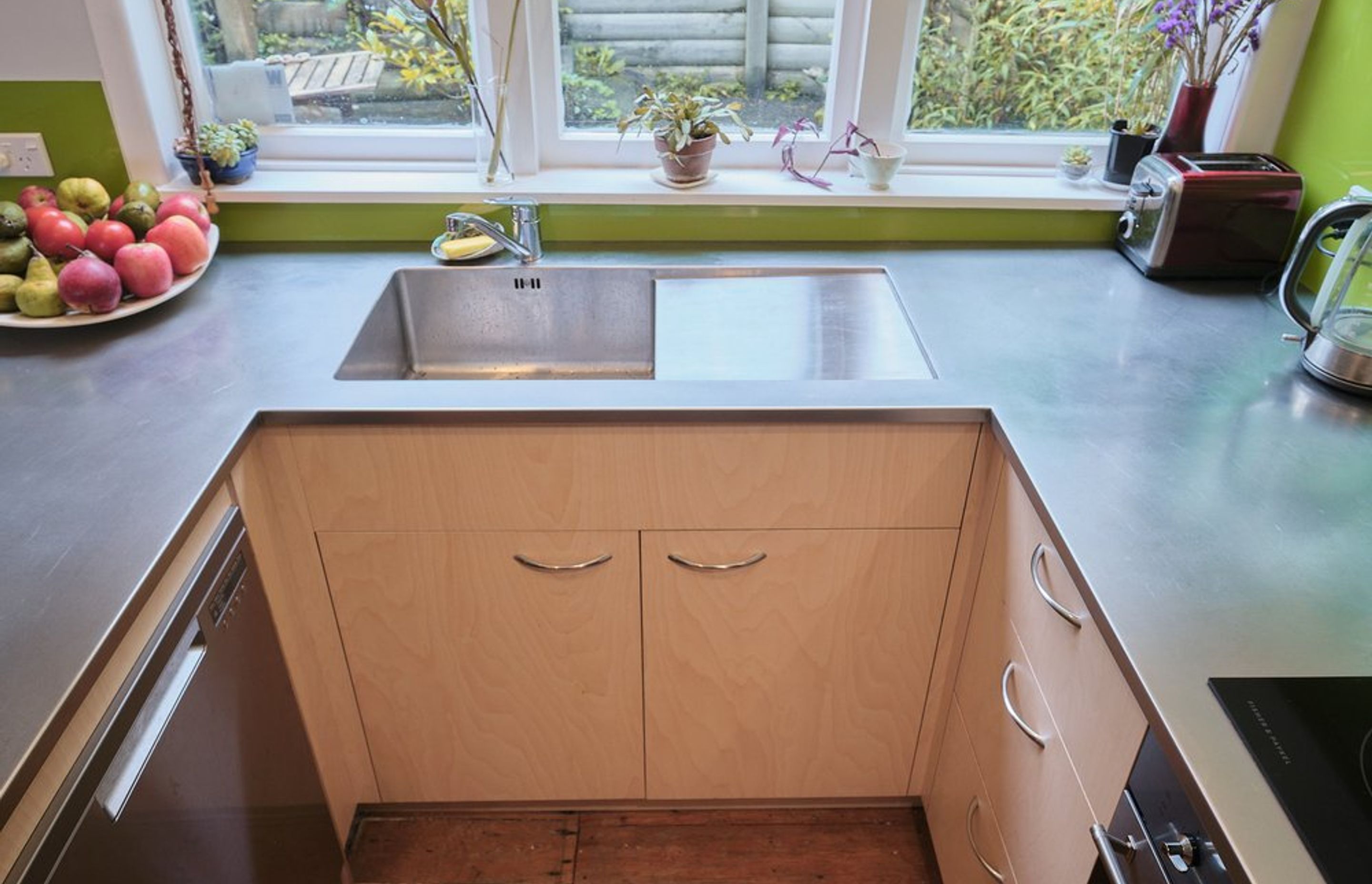 Compact kitchen in Melrose