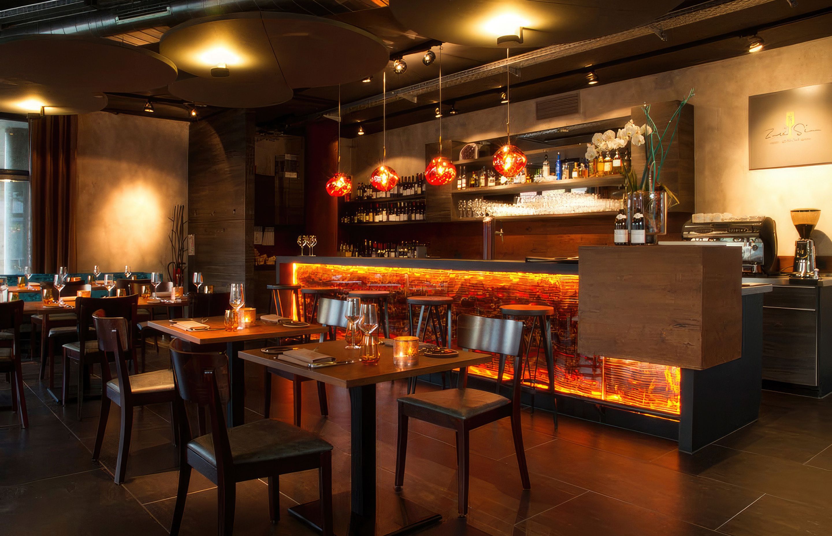 Zweisinn-Meiers-Bar-Restaurant-Hero-gigapixel-standard-scale-200x.jpeg