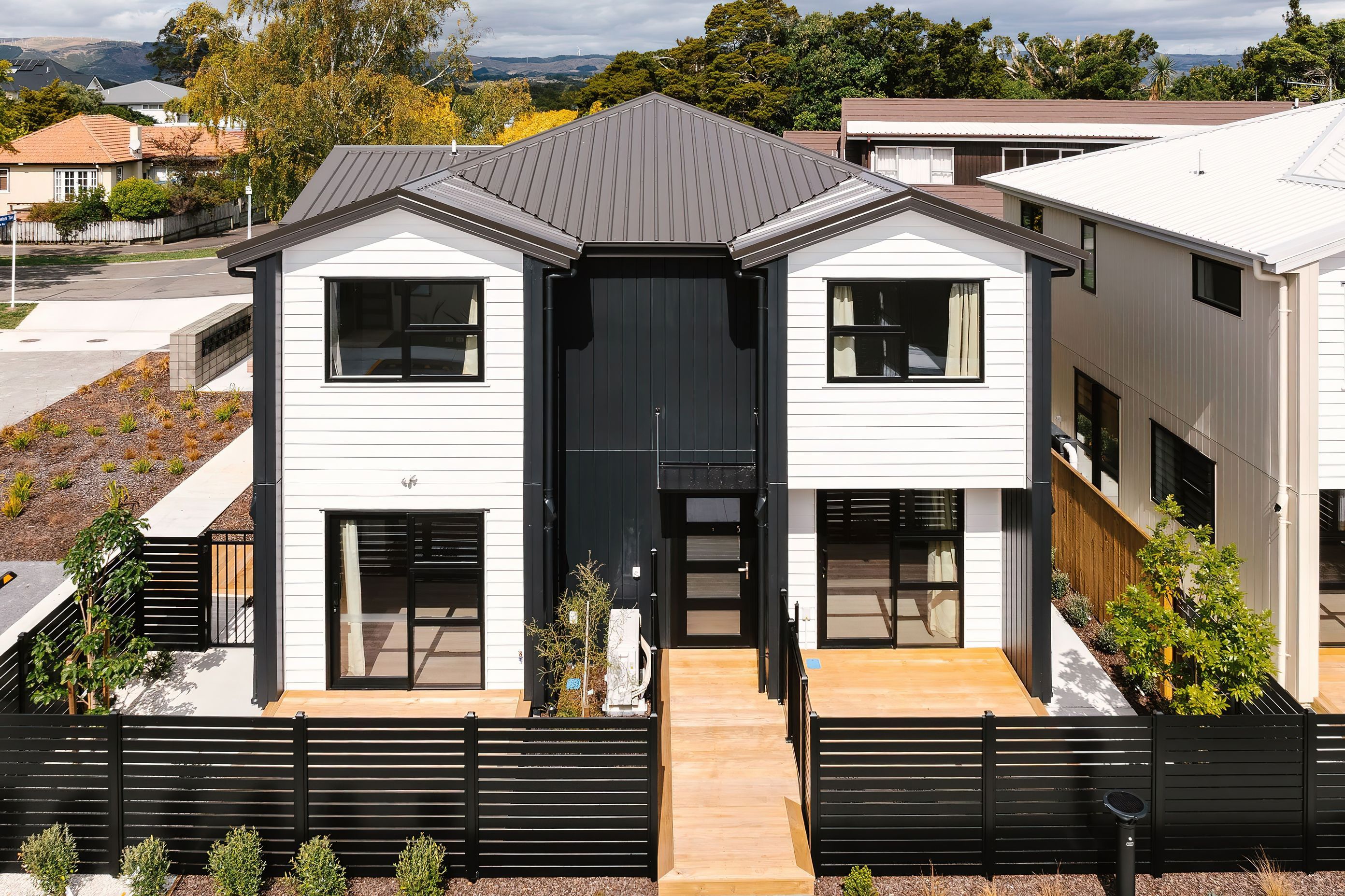 aluminium-premium-fencing-new-zealand-1.jpg